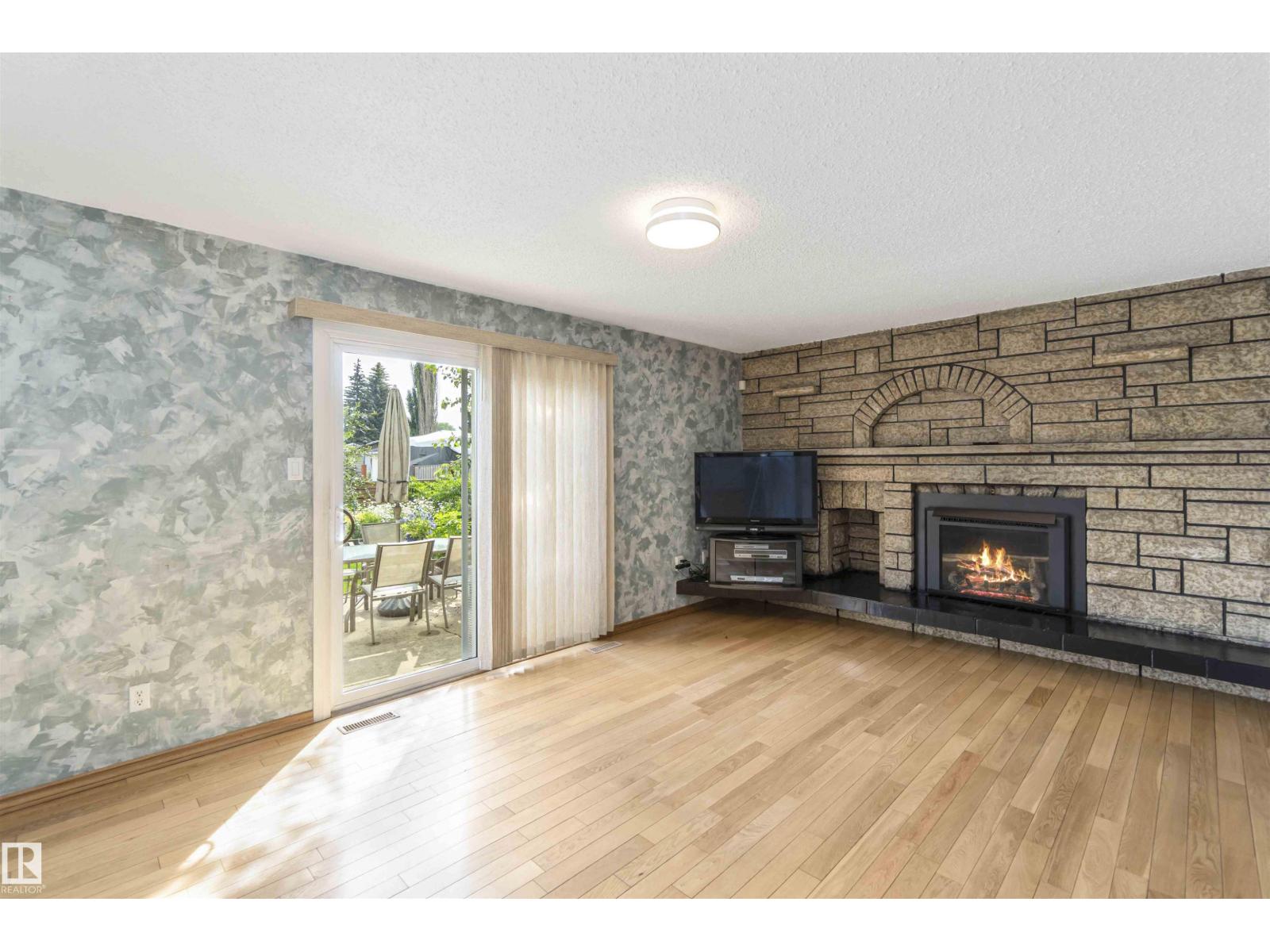 1412 Knottwood Rd E Nw, Edmonton, Alberta  T6K 2J9 - Photo 8 - E4458988