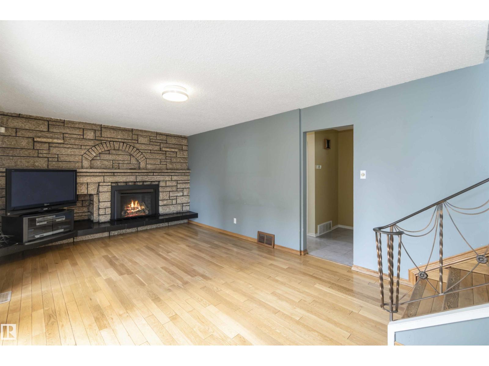 1412 Knottwood Rd E Nw, Edmonton, Alberta  T6K 2J9 - Photo 9 - E4458988
