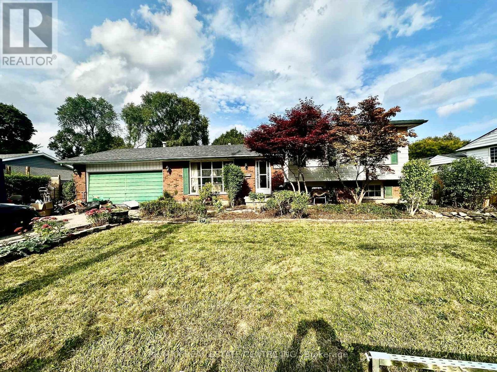 343 Bronte Road, Oakville, Ontario  L6L 3C8 - Photo 2 - W12419247
