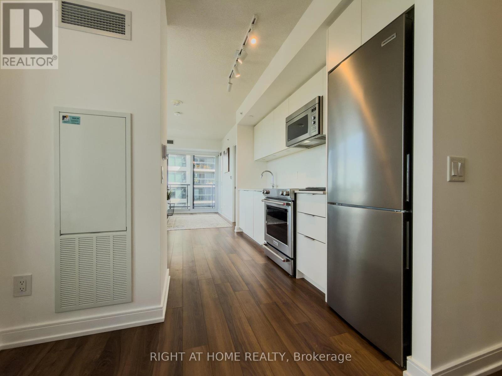1404 - 30 Samuel Wood Way, Toronto, Ontario  M9B 0C9 - Photo 11 - W12420116