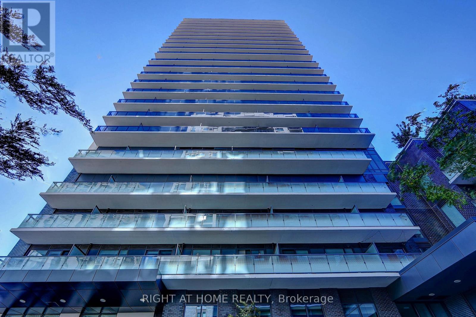 1404 - 30 Samuel Wood Way, Toronto, Ontario  M9B 0C9 - Photo 2 - W12420116