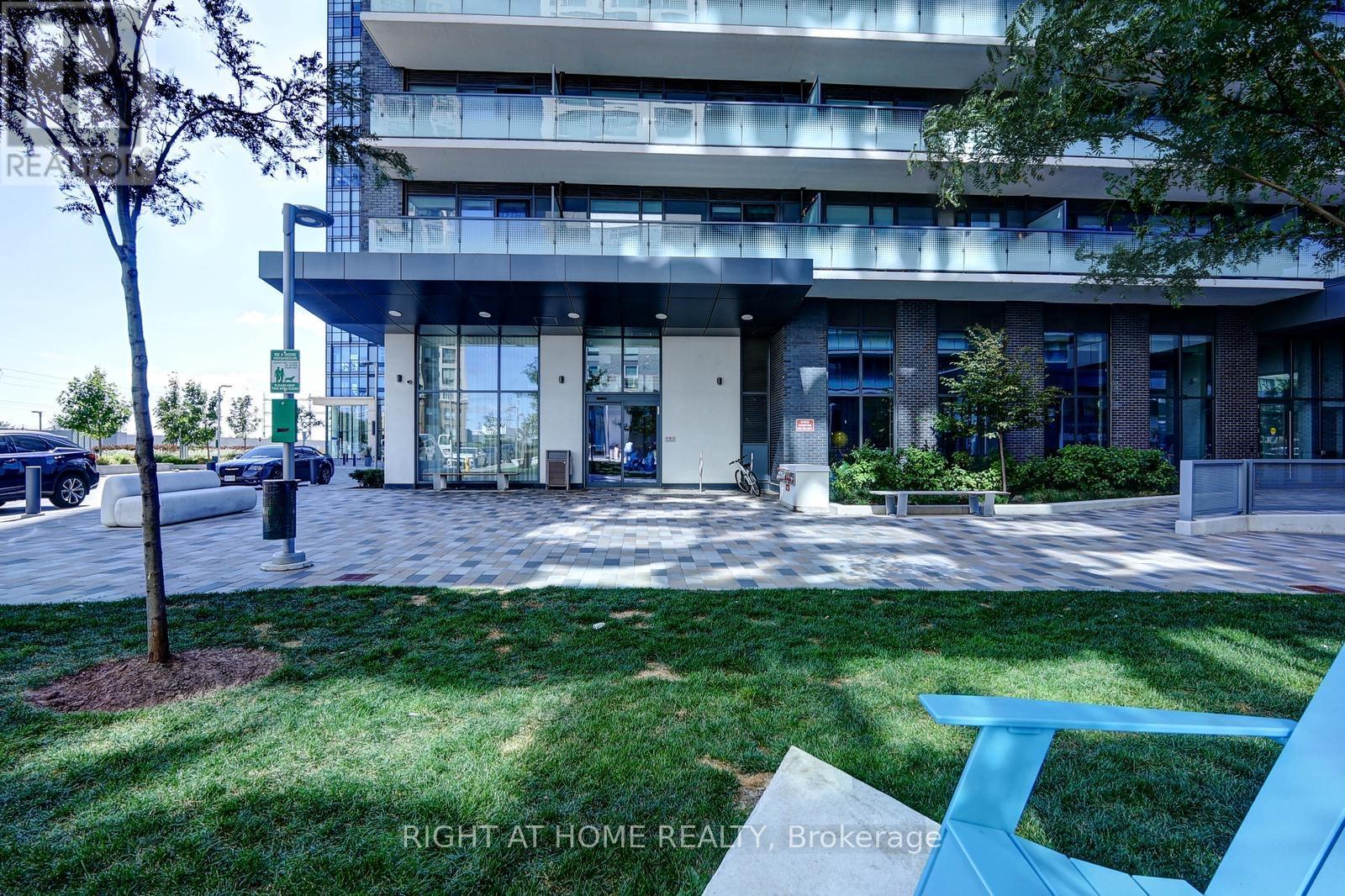1404 - 30 Samuel Wood Way, Toronto, Ontario  M9B 0C9 - Photo 3 - W12420116