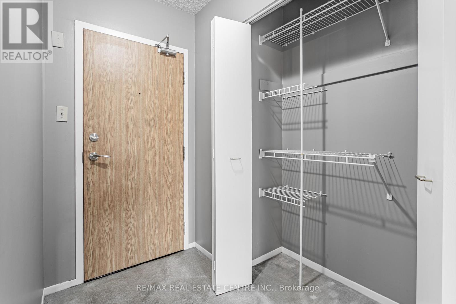 403 - 8 Lisa Street, Brampton, Ontario  L6T 4S6 - Photo 4 - W12420118