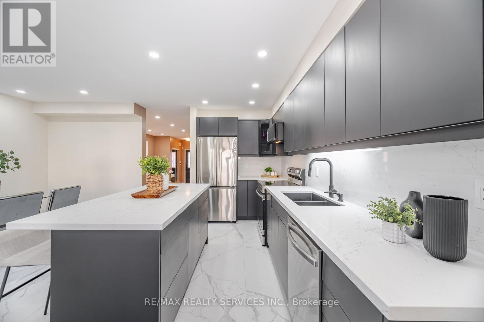 5935 Churchill Meadows Boulevard, Mississauga, Ontario  L5M 6Y4 - Photo 10 - W12420132