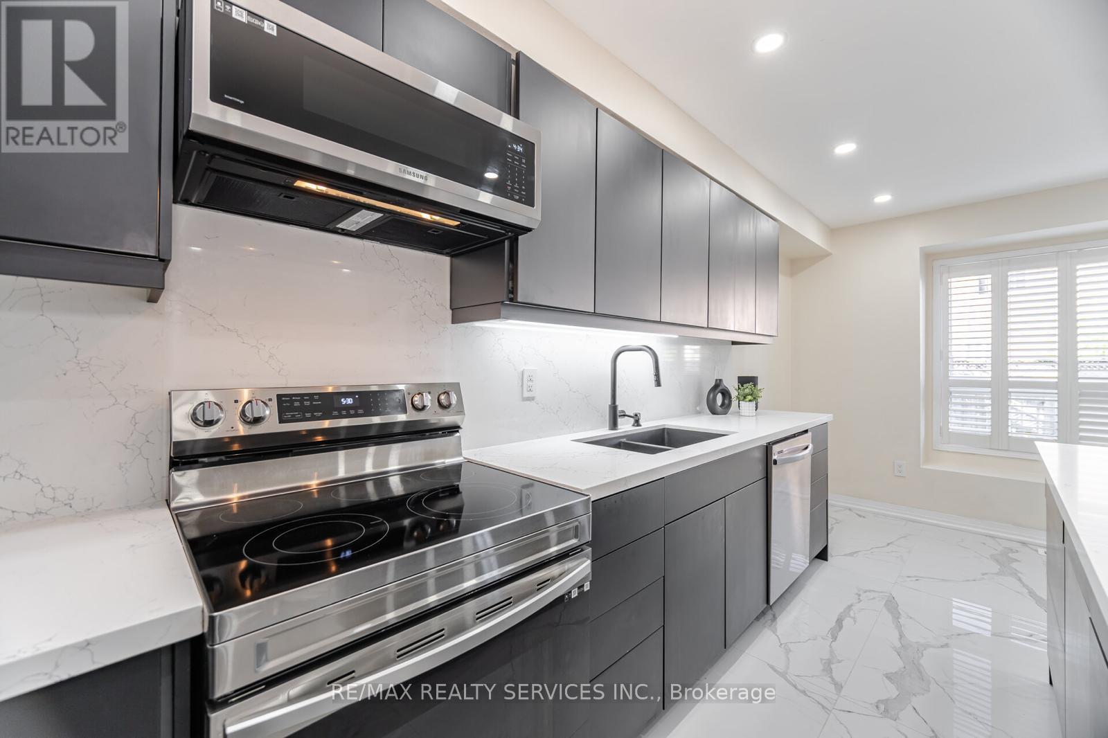 5935 Churchill Meadows Boulevard, Mississauga, Ontario  L5M 6Y4 - Photo 11 - W12420132