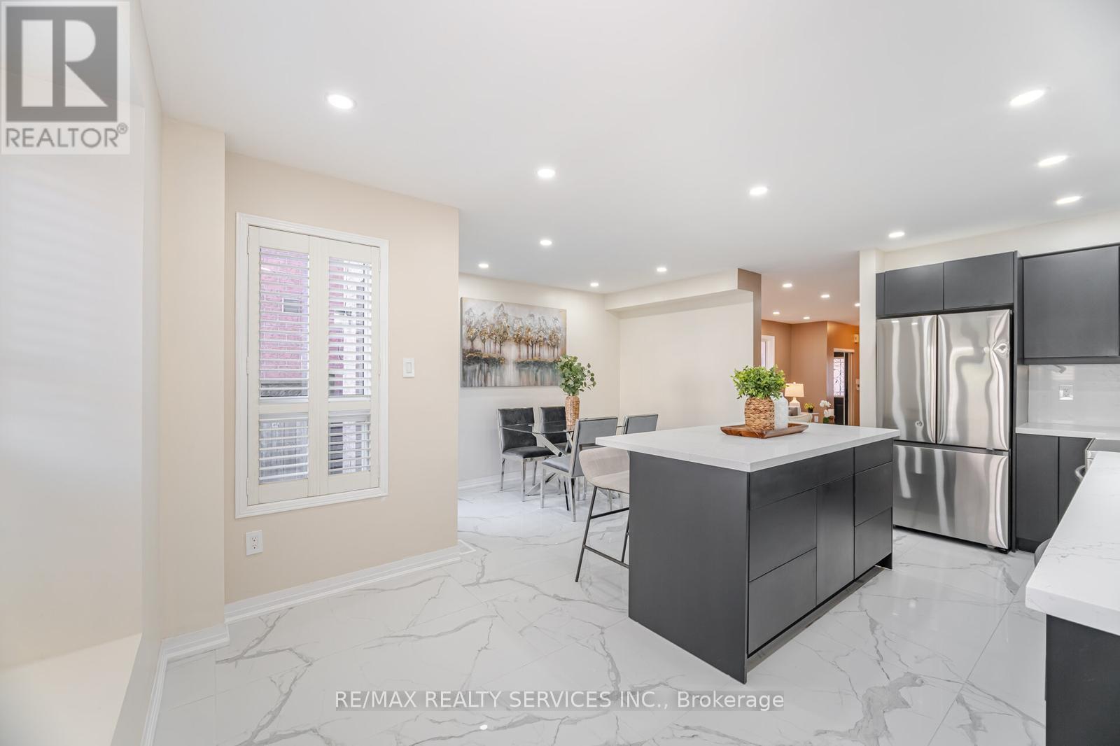 5935 Churchill Meadows Boulevard, Mississauga, Ontario  L5M 6Y4 - Photo 13 - W12420132
