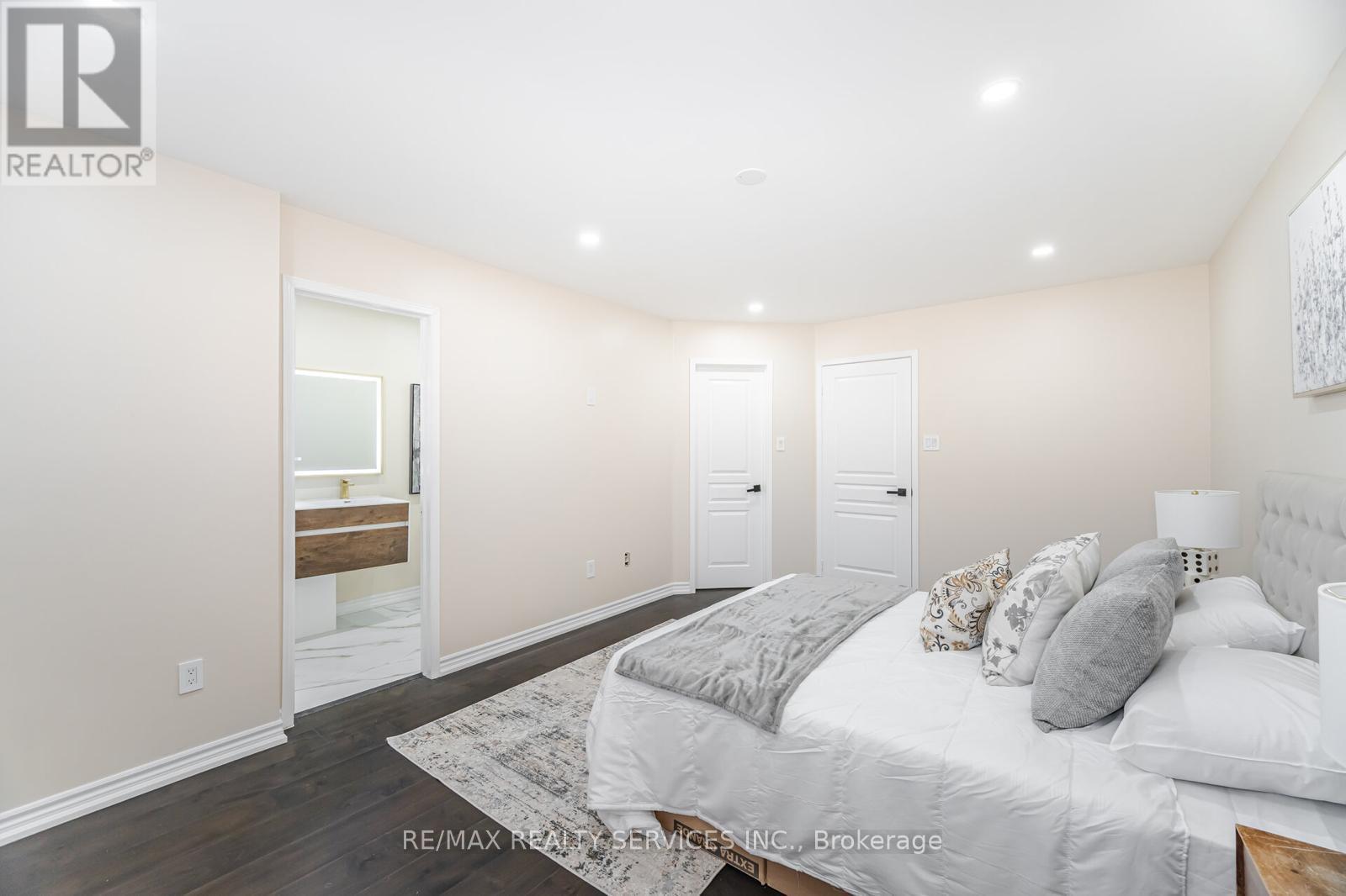 5935 Churchill Meadows Boulevard, Mississauga, Ontario  L5M 6Y4 - Photo 17 - W12420132
