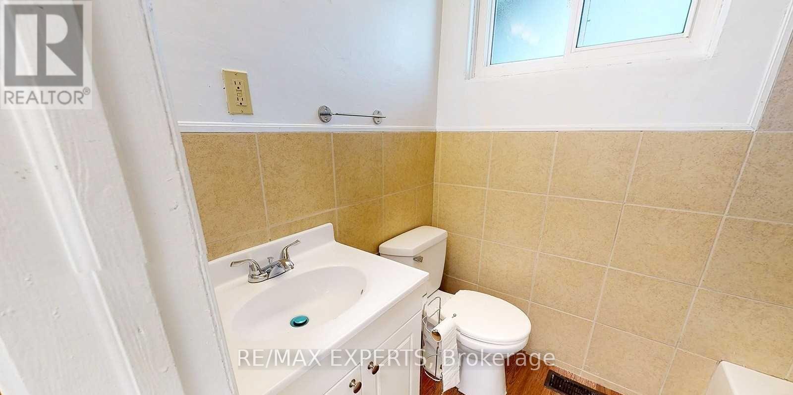 153 Ward Avenue, Hamilton, Ontario  L8S 2G1 - Photo 12 - X12420119