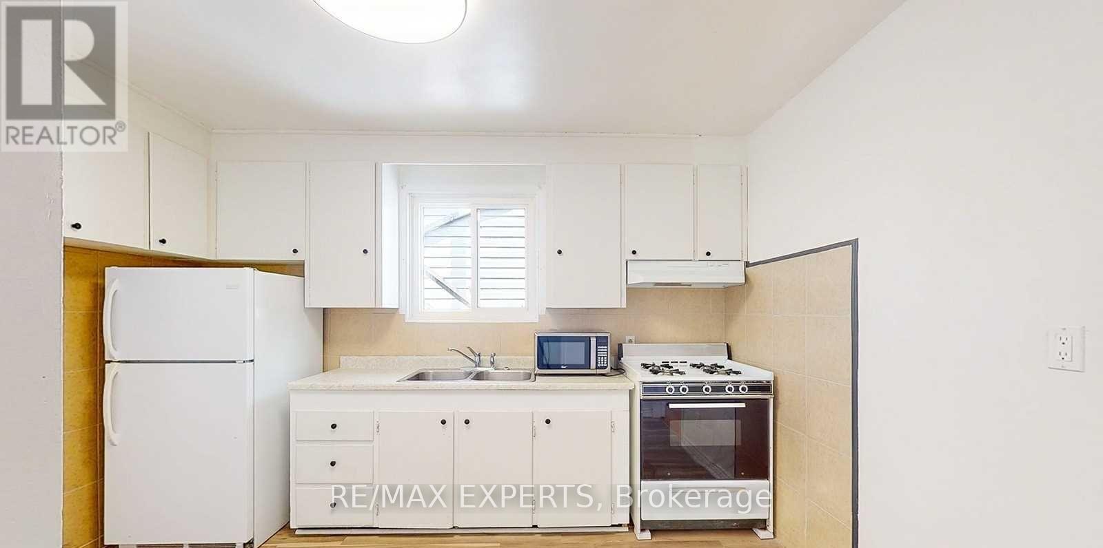 153 Ward Avenue, Hamilton, Ontario  L8S 2G1 - Photo 4 - X12420119