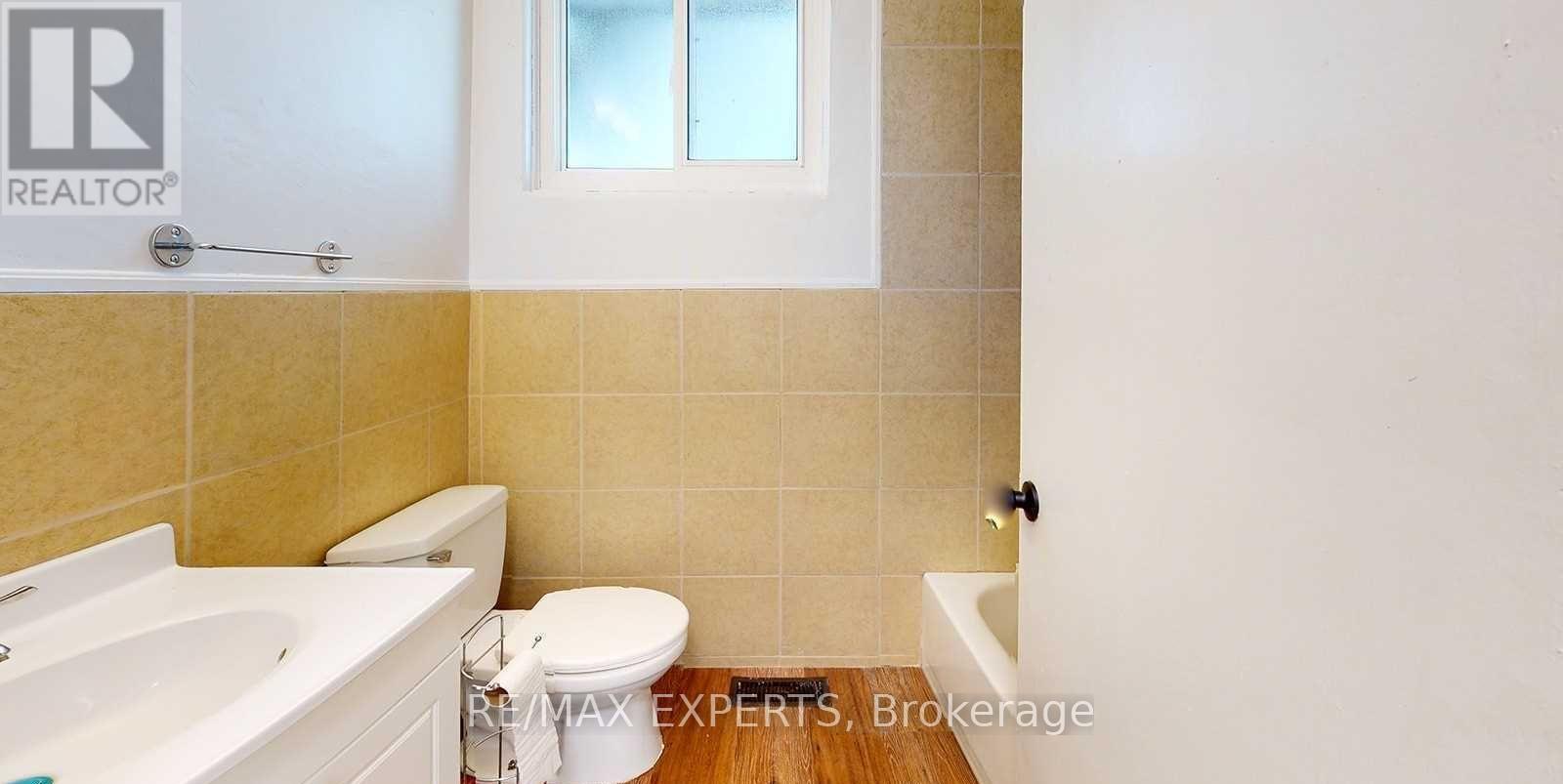 153 Ward Avenue, Hamilton, Ontario  L8S 2G1 - Photo 8 - X12420119