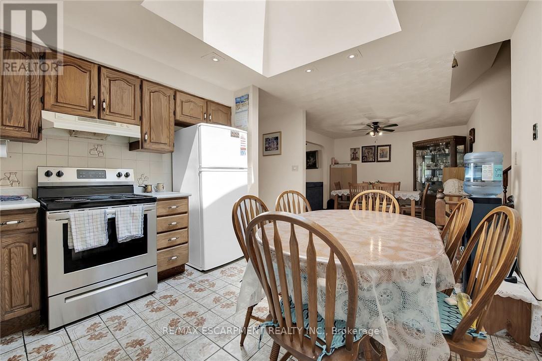 45 Juniper Drive, Hamilton, Ontario  L8E 4C7 - Photo 11 - X12420123