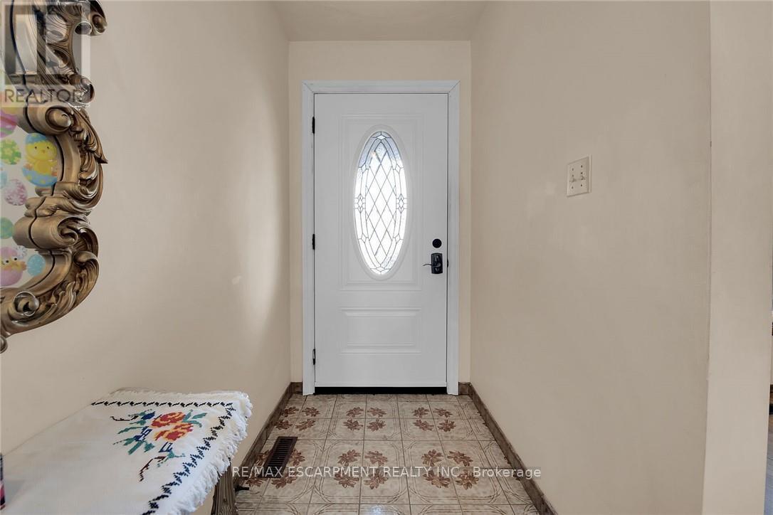 45 Juniper Drive, Hamilton, Ontario  L8E 4C7 - Photo 22 - X12420123