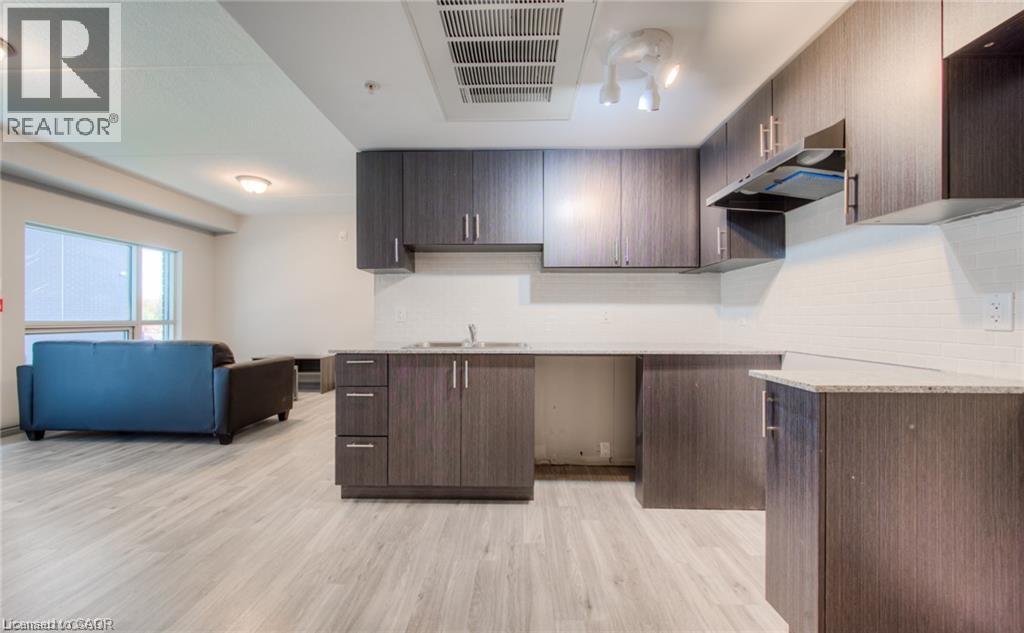 275 Larch Street Unit# H108, Waterloo, Ontario  N2L 3R2 - Photo 4 - 40772540