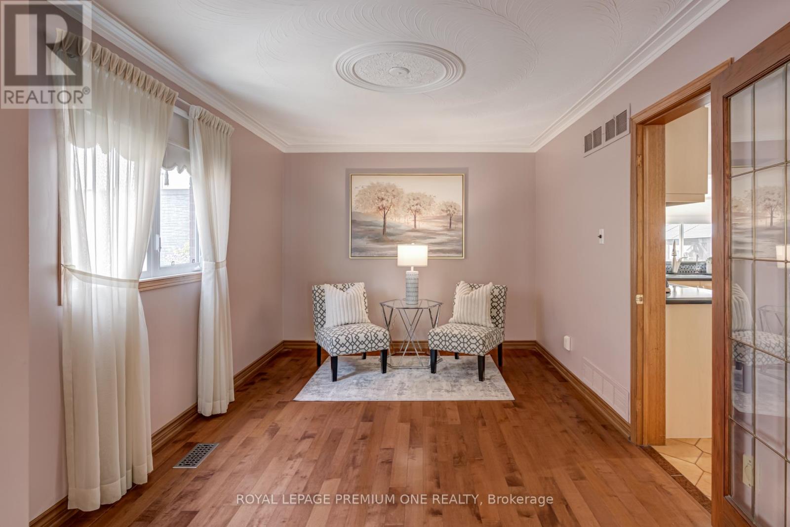 41 Whitley Avenue, Toronto, Ontario  M3K 1A1 - Photo 10 - W12417098