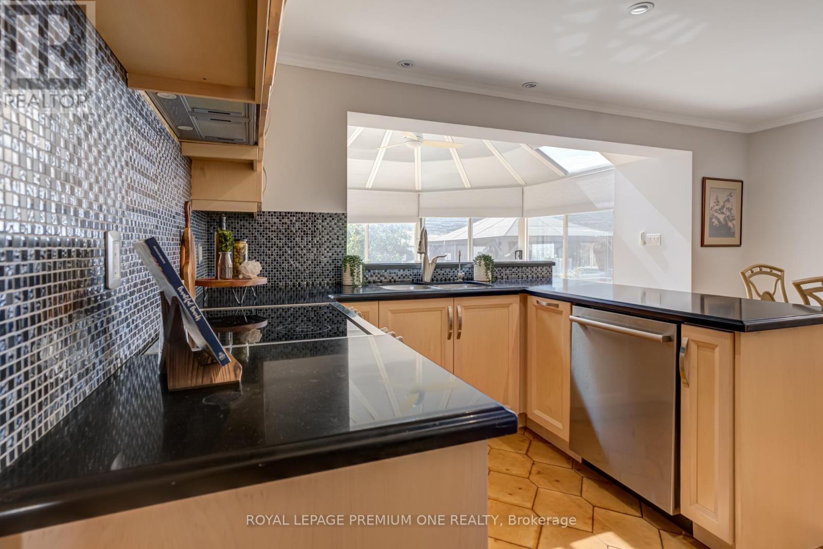 41 Whitley Avenue, Toronto, Ontario  M3K 1A1 - Photo 12 - W12417098