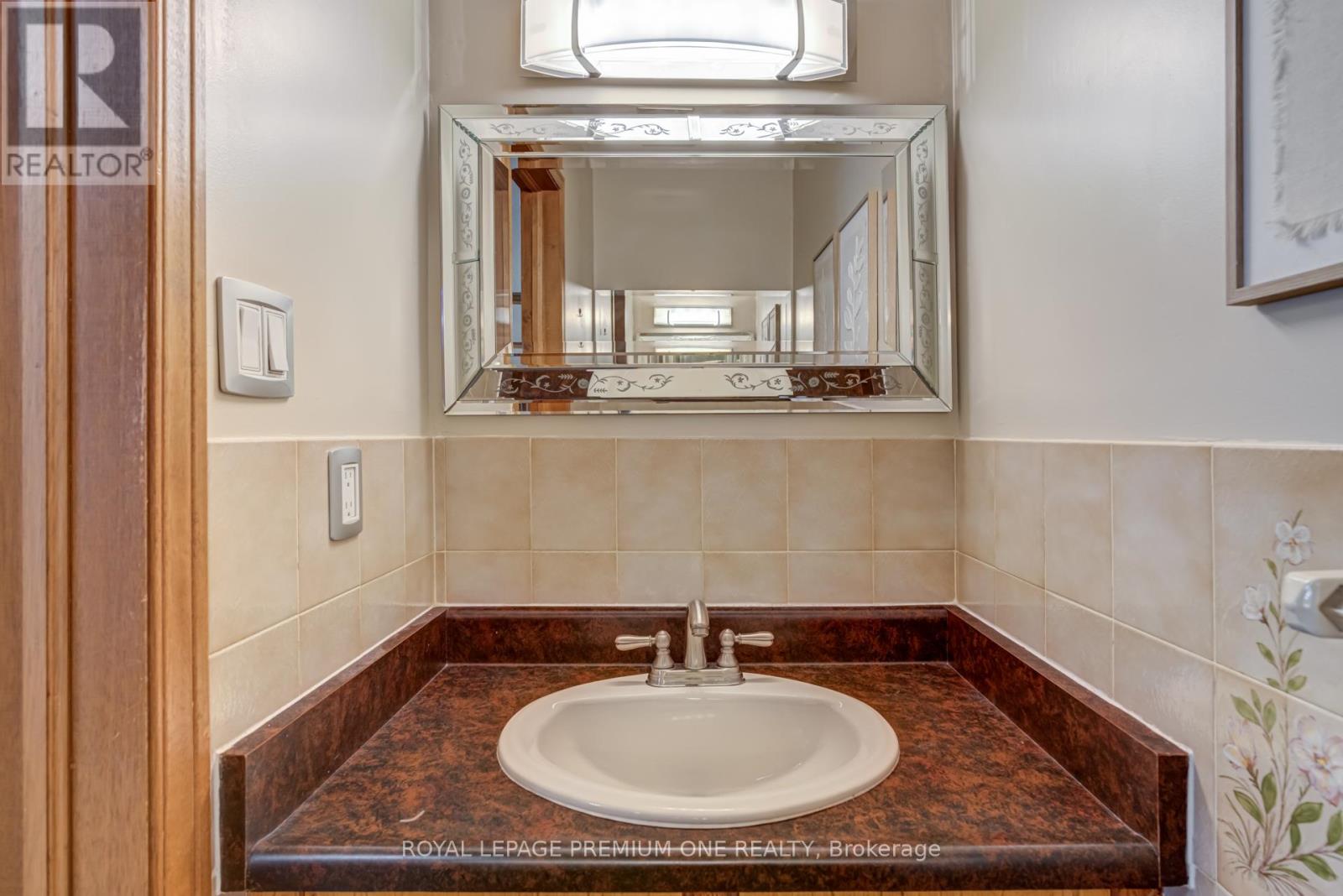 41 Whitley Avenue, Toronto, Ontario  M3K 1A1 - Photo 21 - W12417098