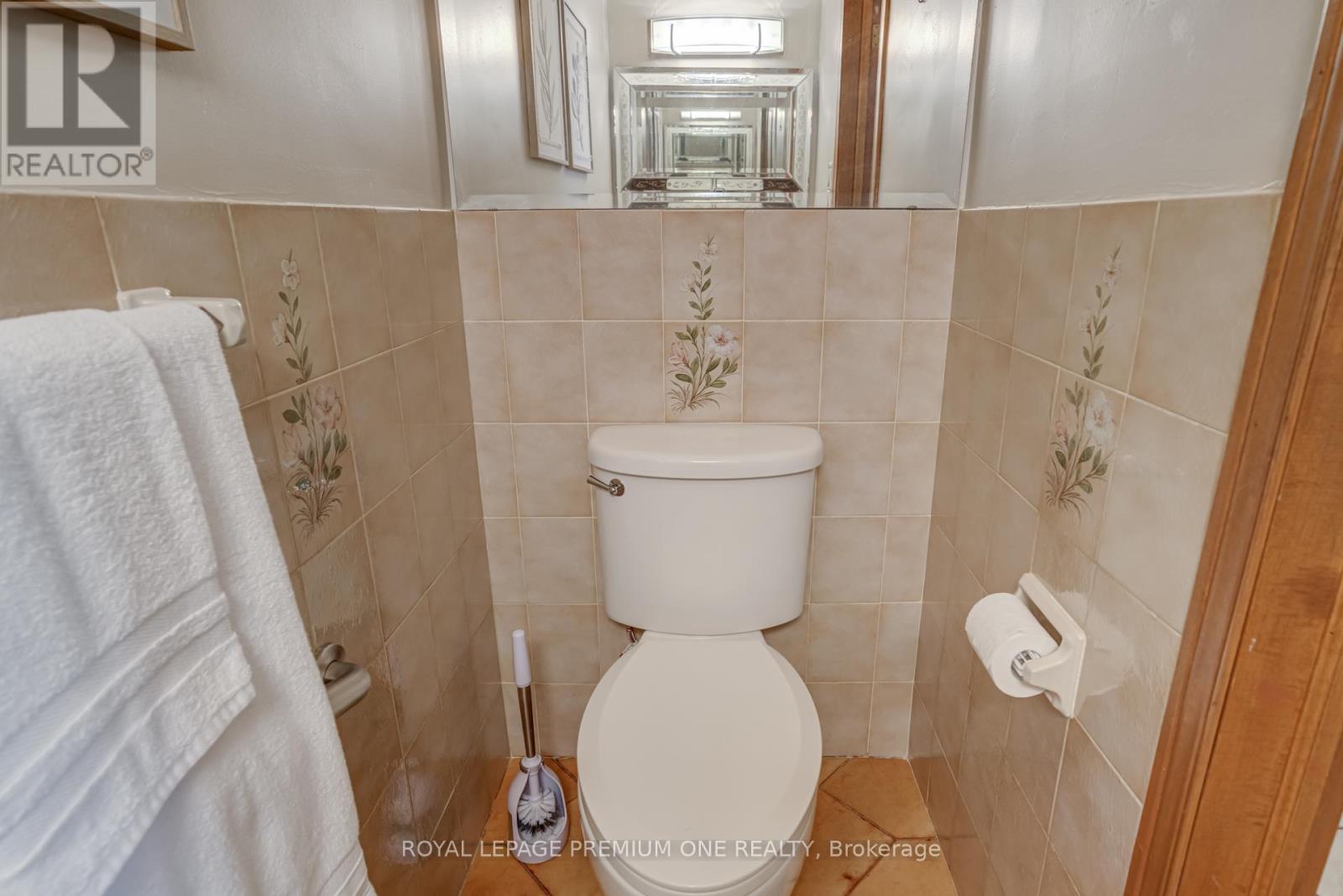 41 Whitley Avenue, Toronto, Ontario  M3K 1A1 - Photo 22 - W12417098