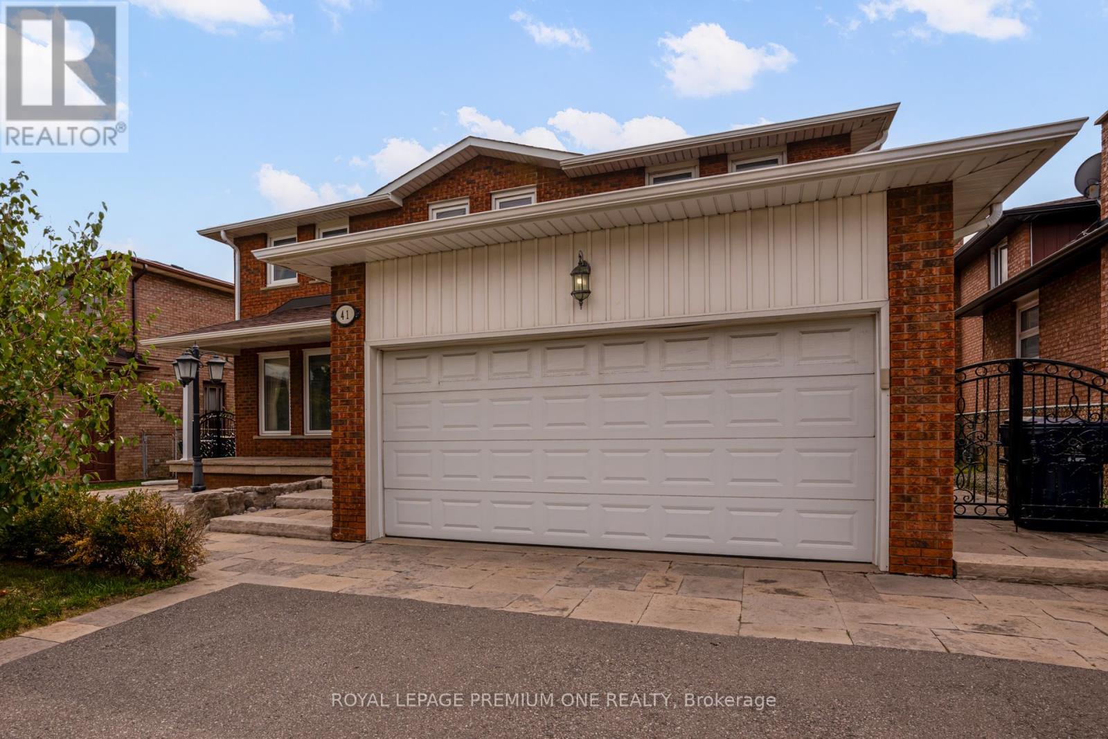 41 Whitley Avenue, Toronto, Ontario  M3K 1A1 - Photo 3 - W12417098