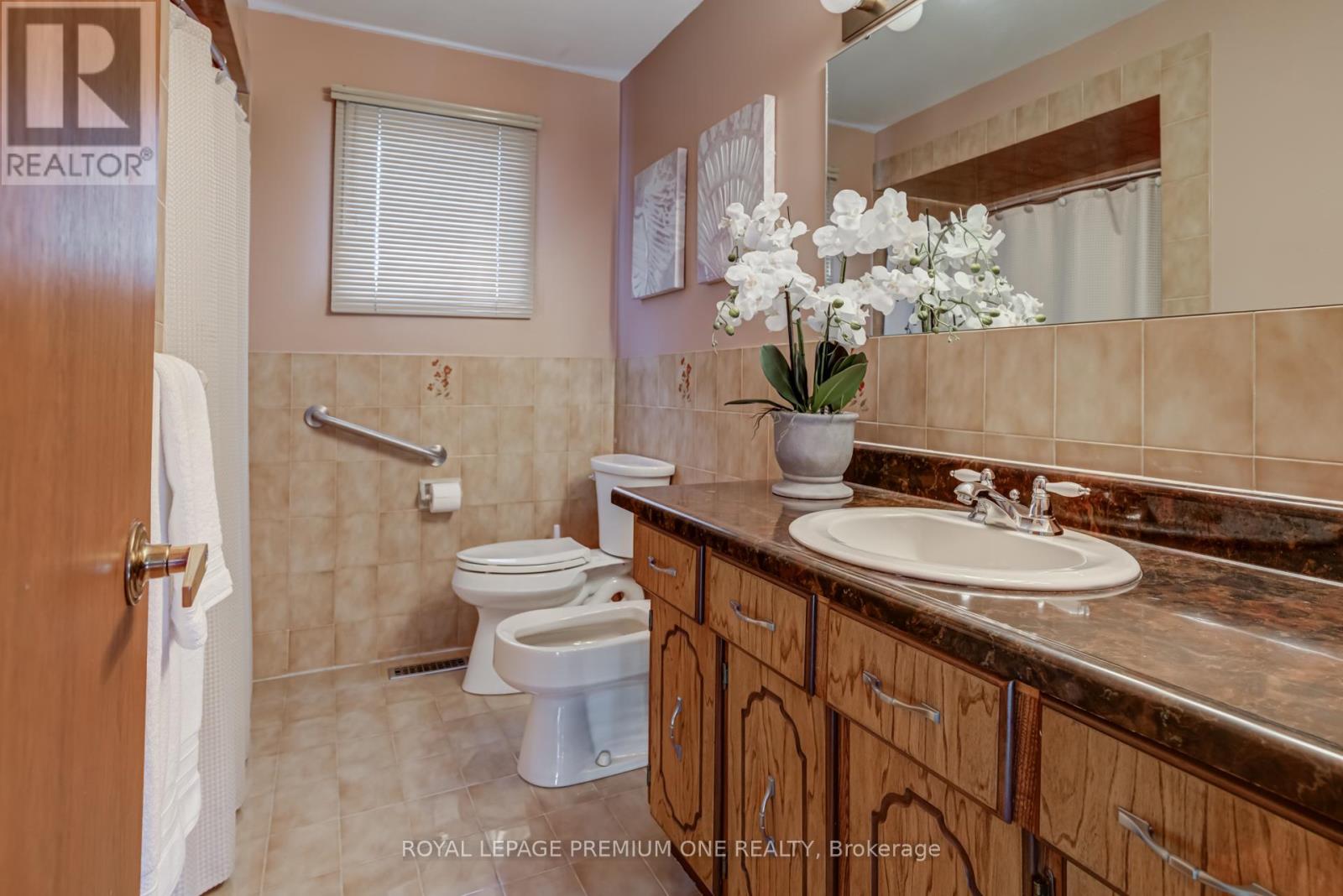 41 Whitley Avenue, Toronto, Ontario  M3K 1A1 - Photo 32 - W12417098