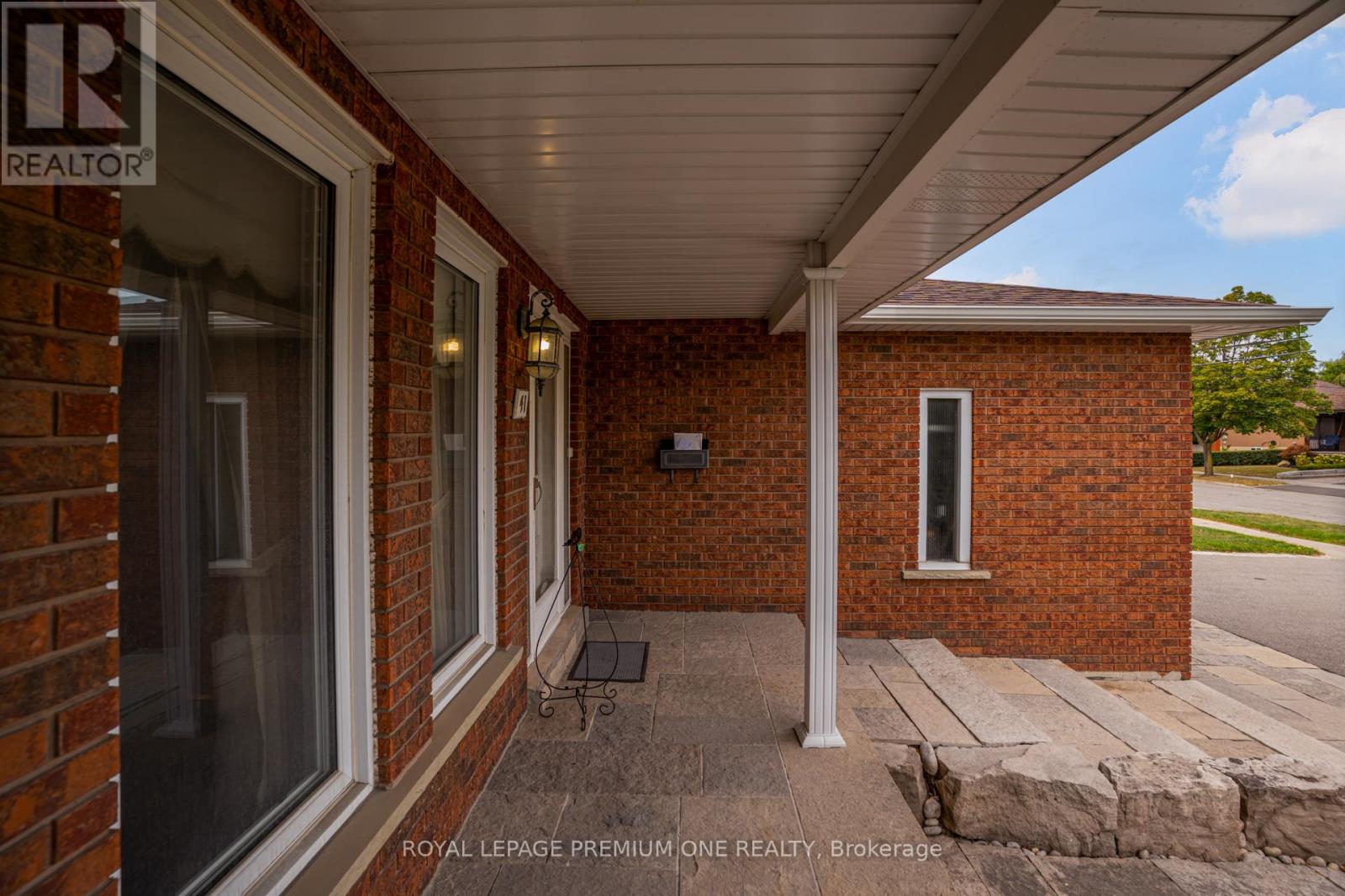41 Whitley Avenue, Toronto, Ontario  M3K 1A1 - Photo 5 - W12417098