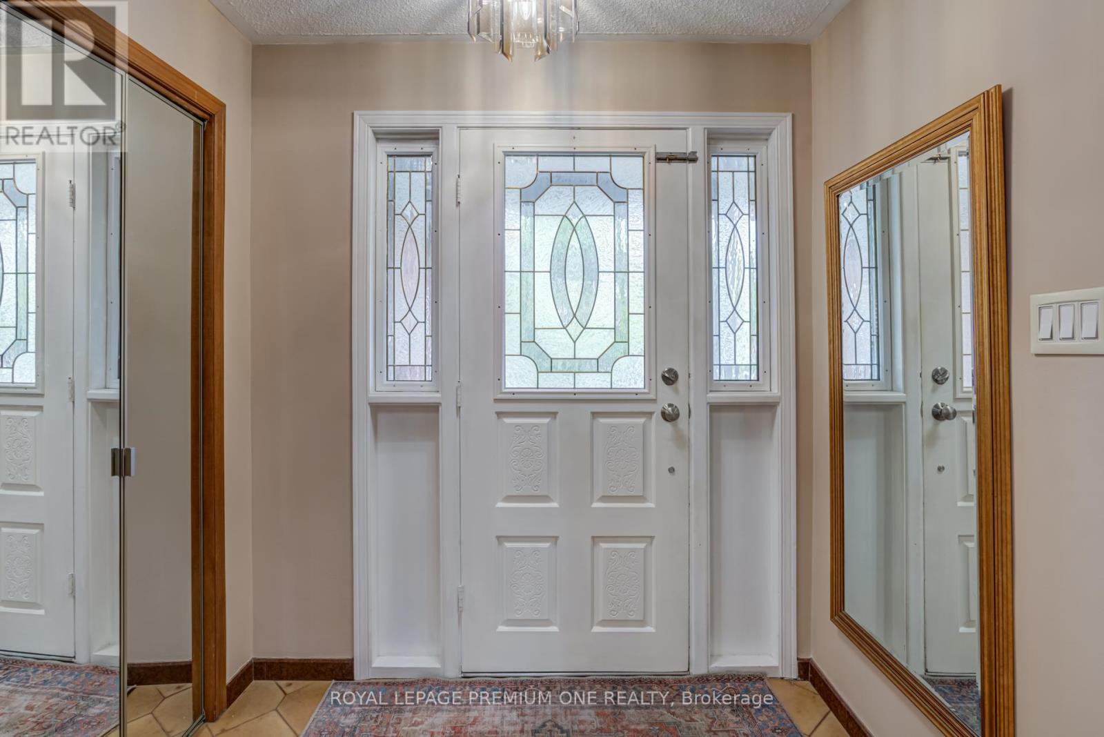 41 Whitley Avenue, Toronto, Ontario  M3K 1A1 - Photo 6 - W12417098