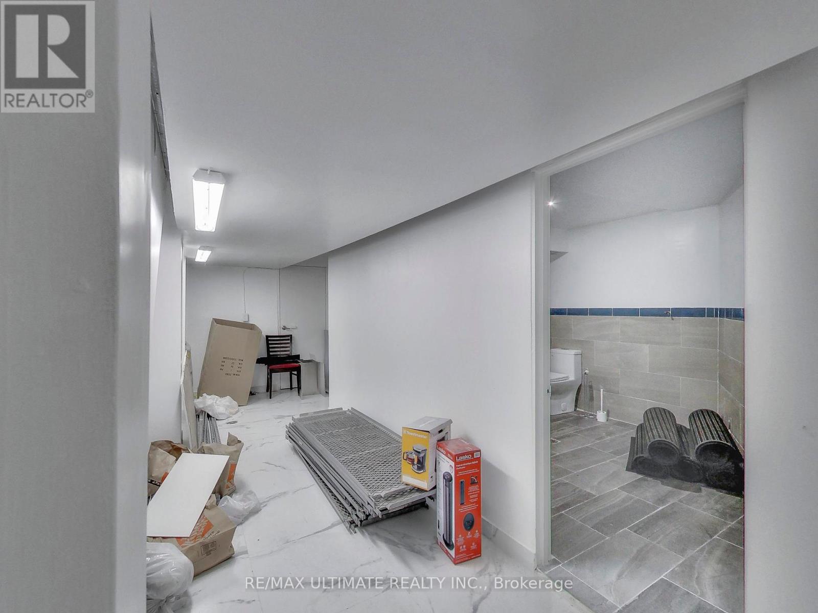 1159 St. Clair Avenue, Toronto (Corso Italia-Davenport), Ontario  M6E 1B2 - Photo 24 - W12420164