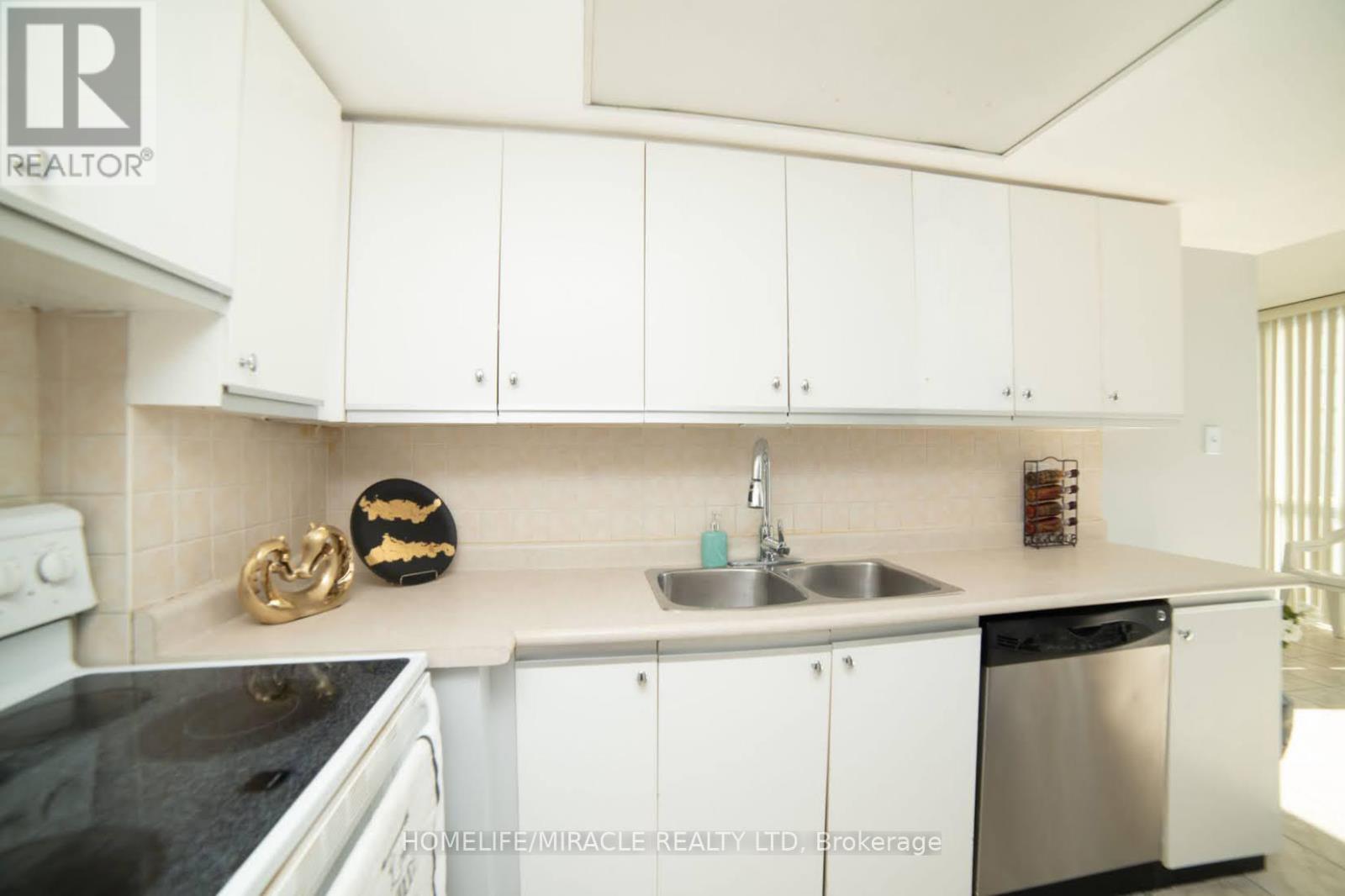 404 - 10 Markbrook Lane, Toronto, Ontario  M9V 5E3 - Photo 11 - W12420182