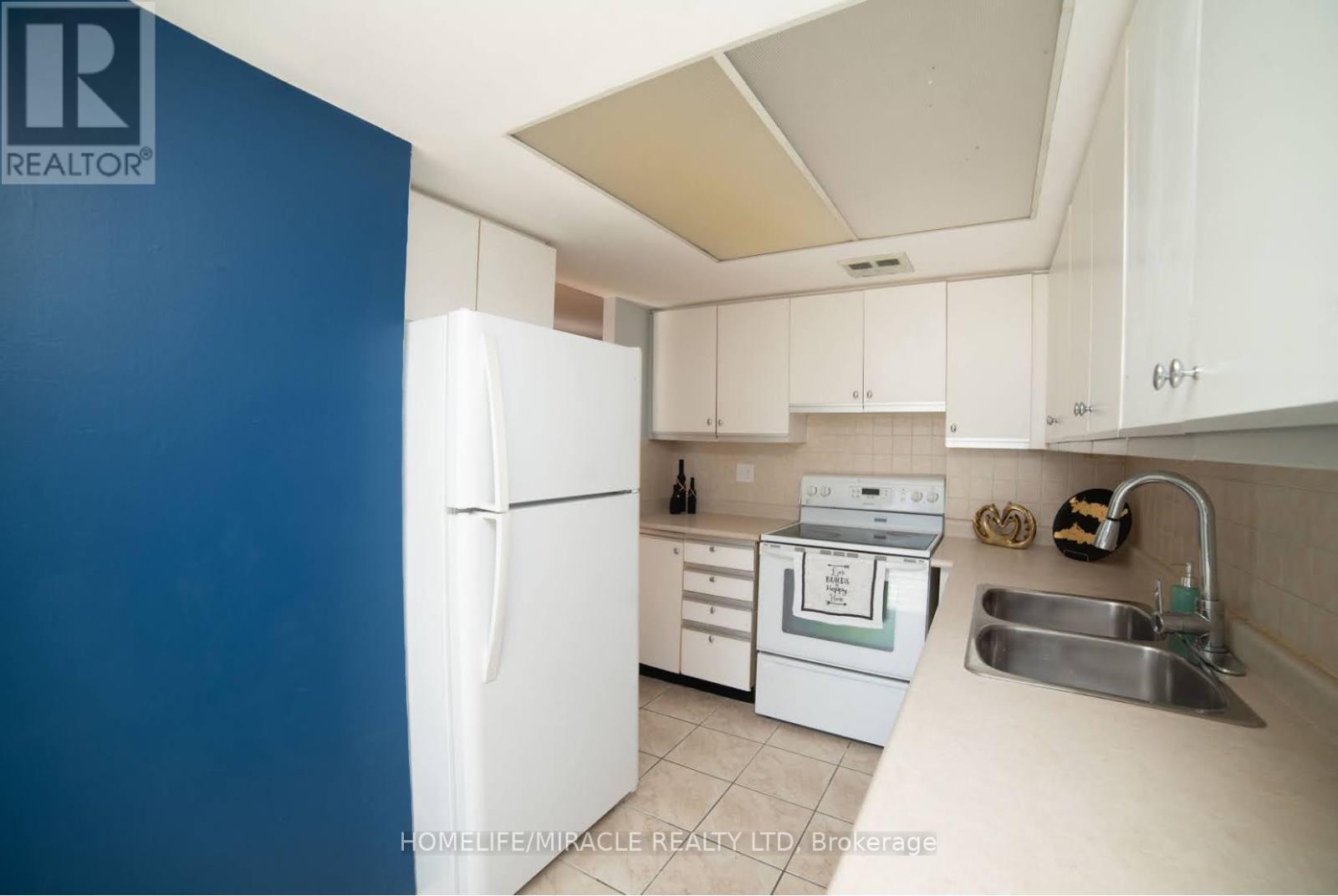 404 - 10 Markbrook Lane, Toronto, Ontario  M9V 5E3 - Photo 12 - W12420182