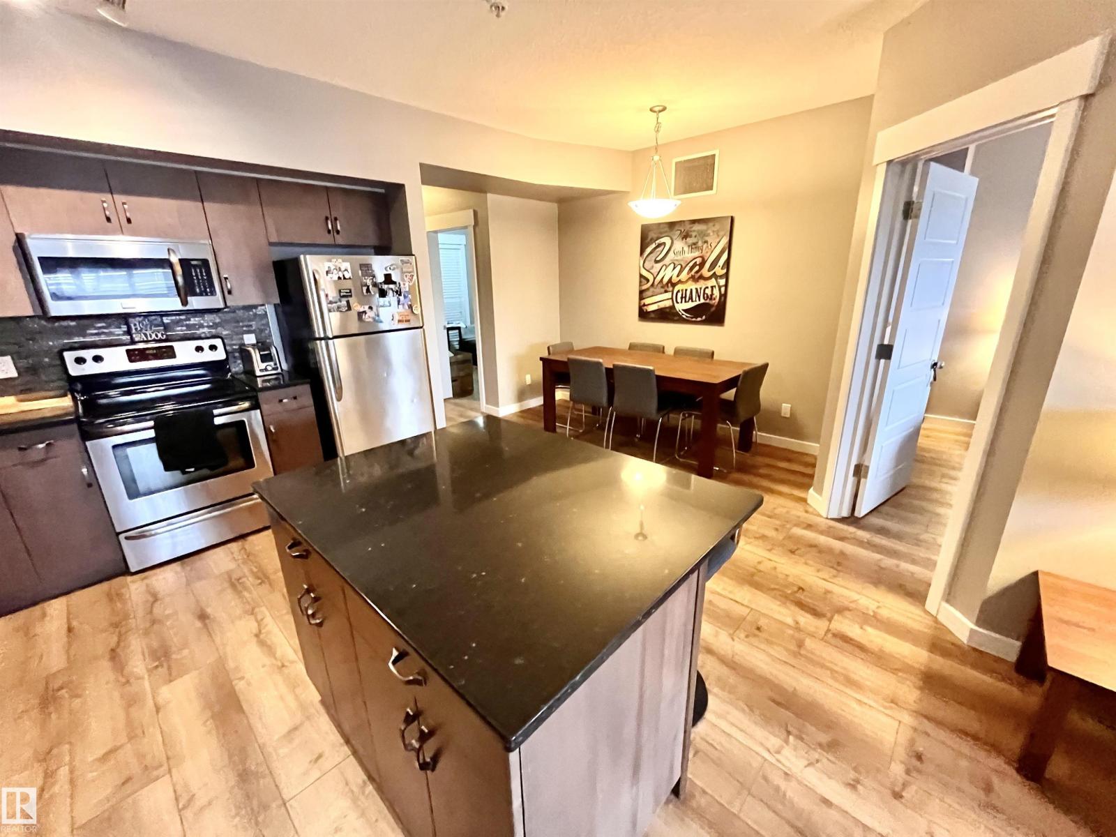 #110 10518 113 St Nw, Edmonton, Alberta  T5H 0C6 - Photo 2 - E4458936