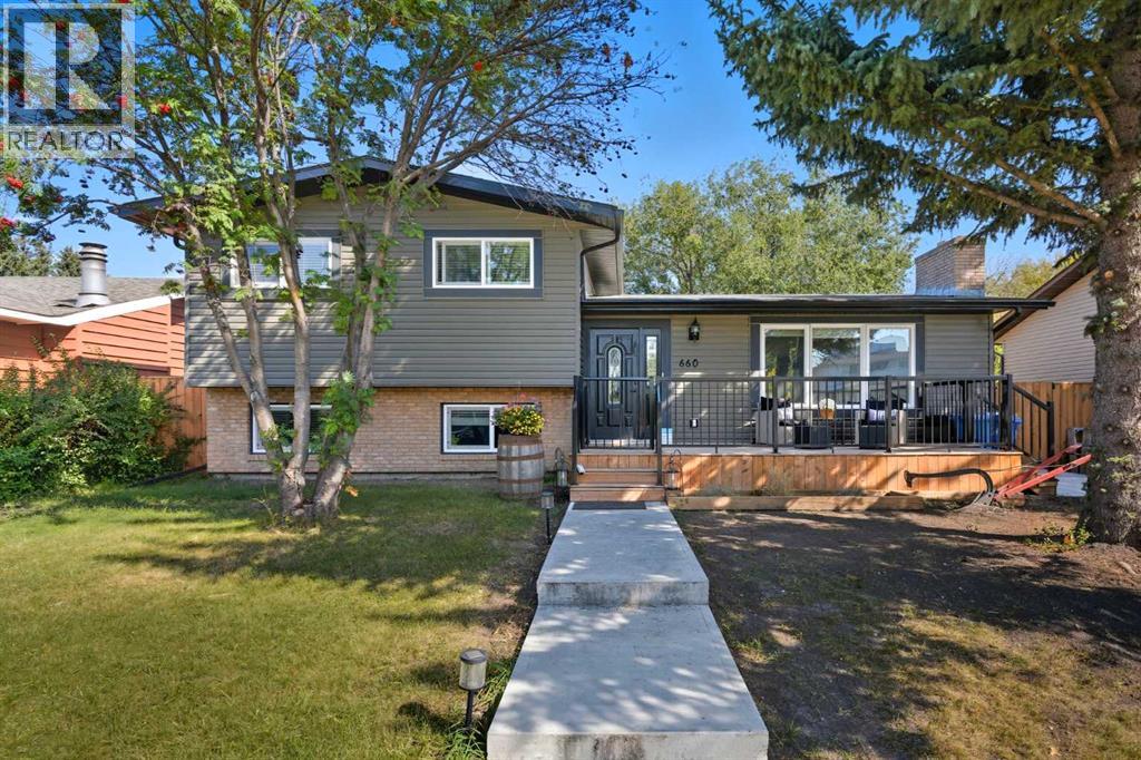 660 Wallace Drive, Carstairs, Alberta
