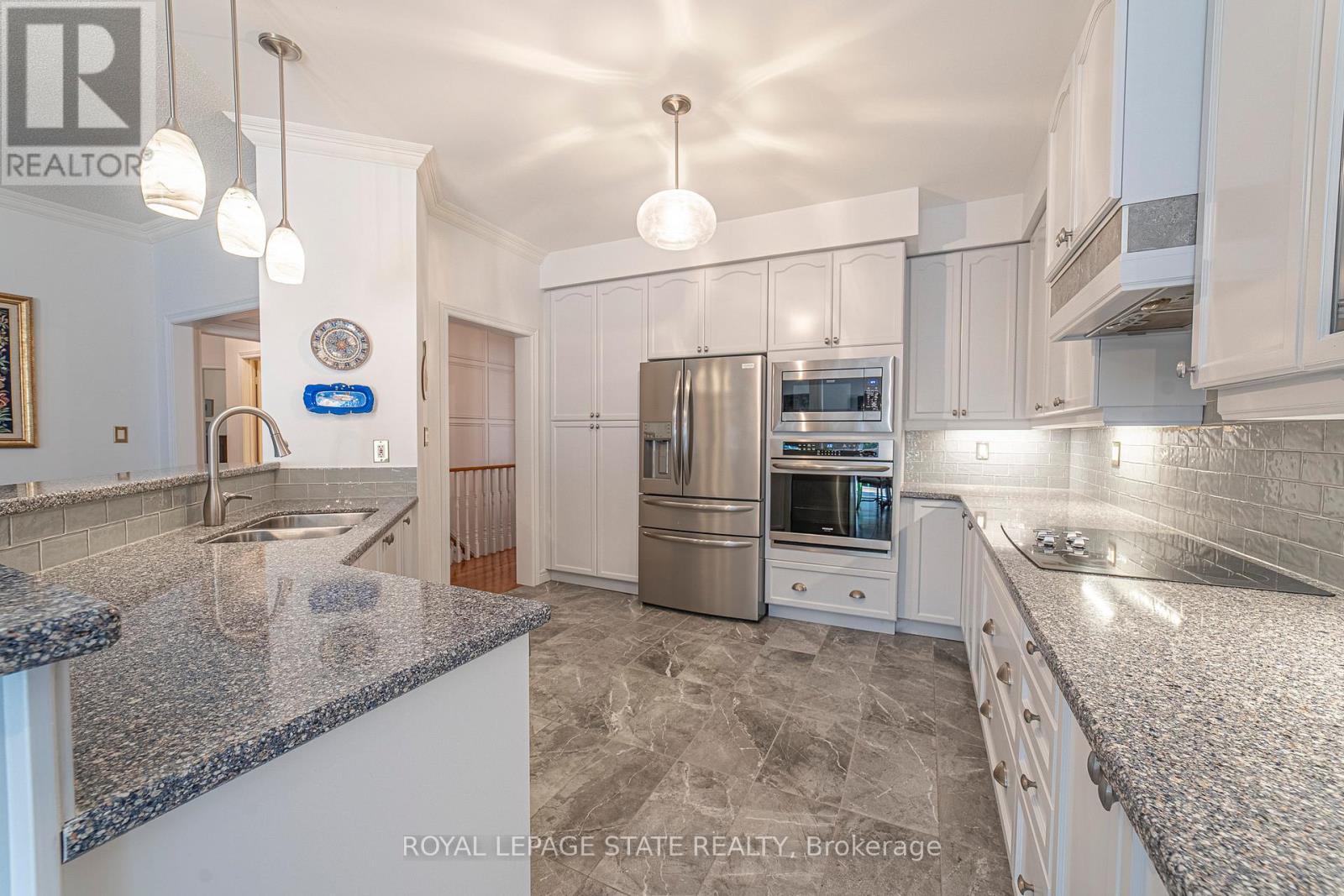 19 Brydale Court, Hamilton, Ontario  L9H 7R9 - Photo 13 - X12420170