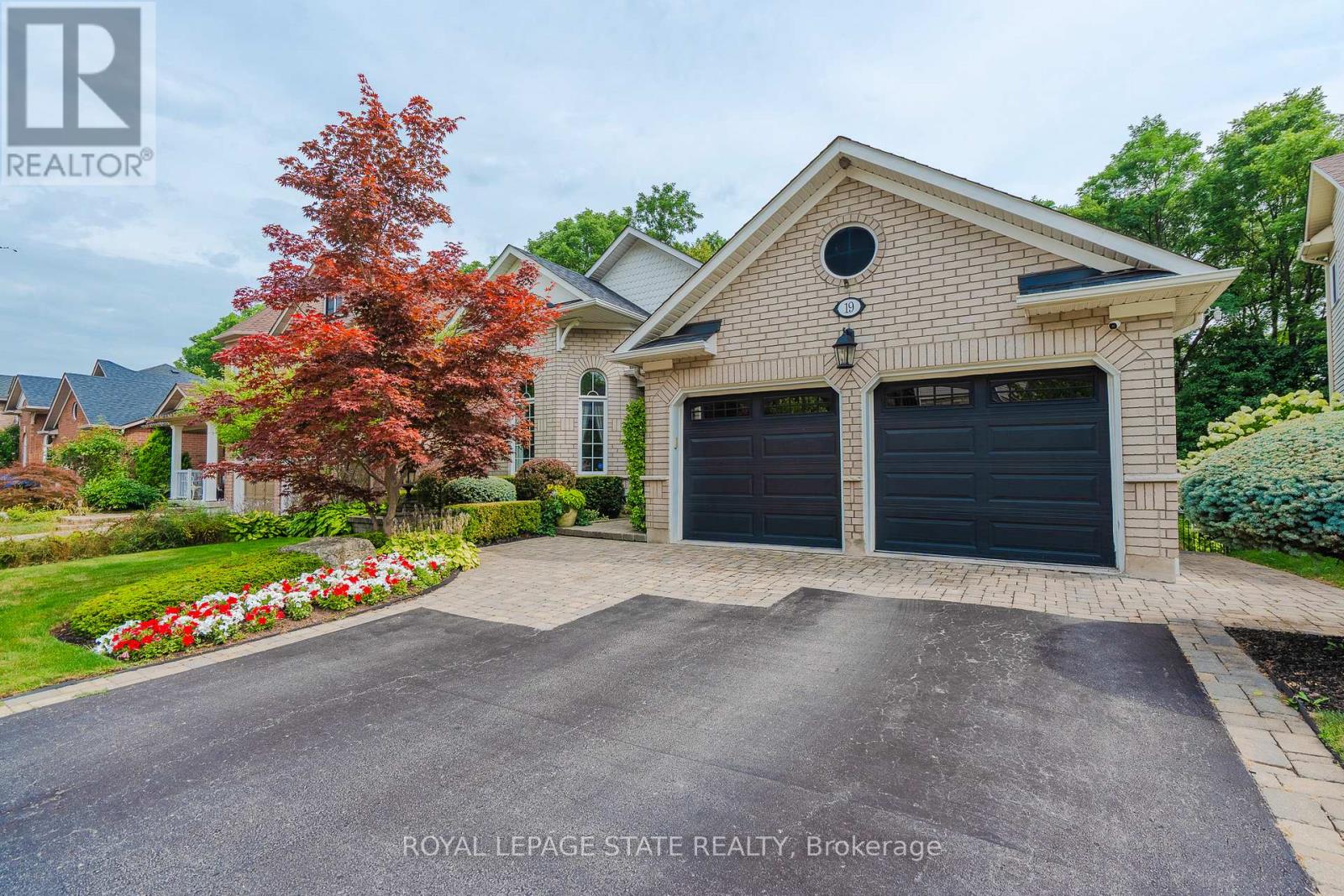 19 Brydale Court, Hamilton, Ontario  L9H 7R9 - Photo 3 - X12420170