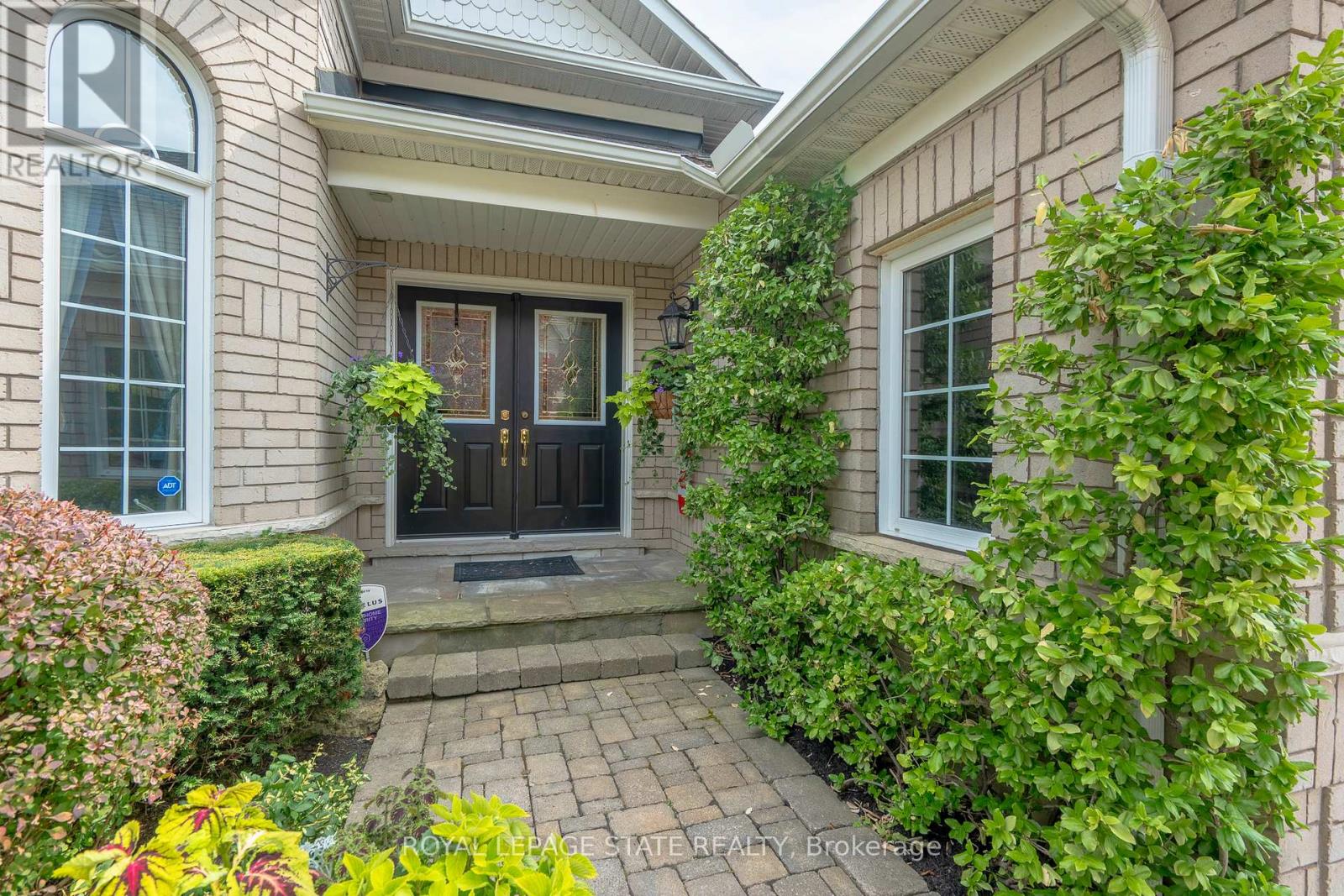 19 Brydale Court, Hamilton, Ontario  L9H 7R9 - Photo 4 - X12420170