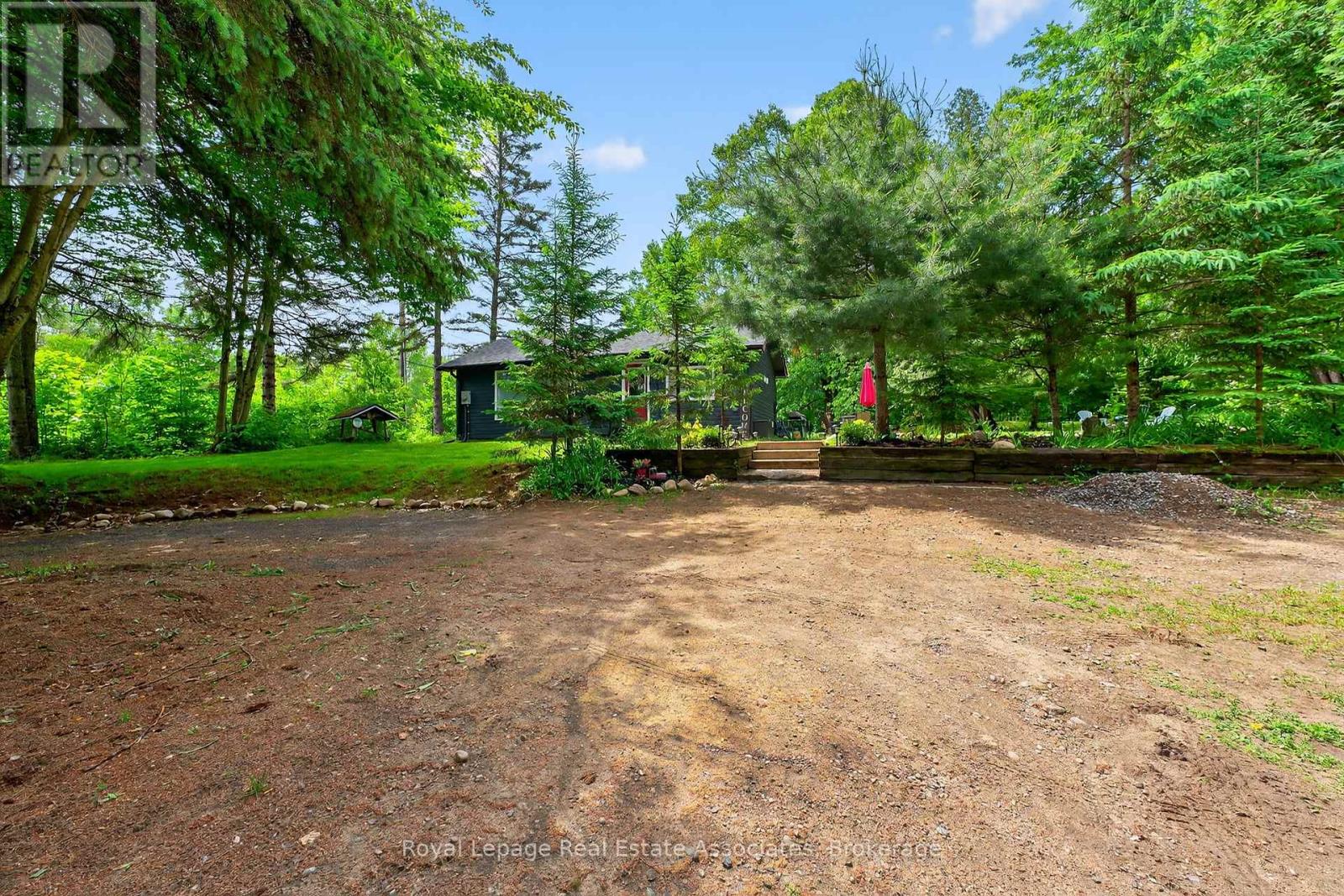 17377 35 Highway, Algonquin Highlands, Ontario  K0M 1J2 - Photo 6 - X12420190