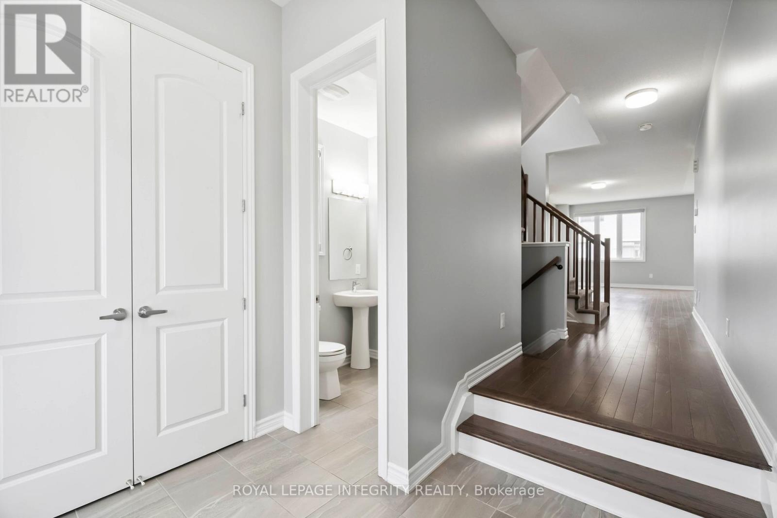 95 Mesa Drive, Ottawa, Ontario  K2J 6W1 - Photo 7 - X12420209