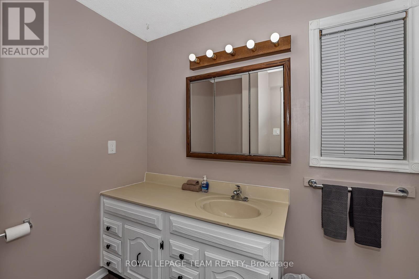 1210 Bayview Drive, Ottawa, Ontario  K0A 3M0 - Photo 4 - X12420211