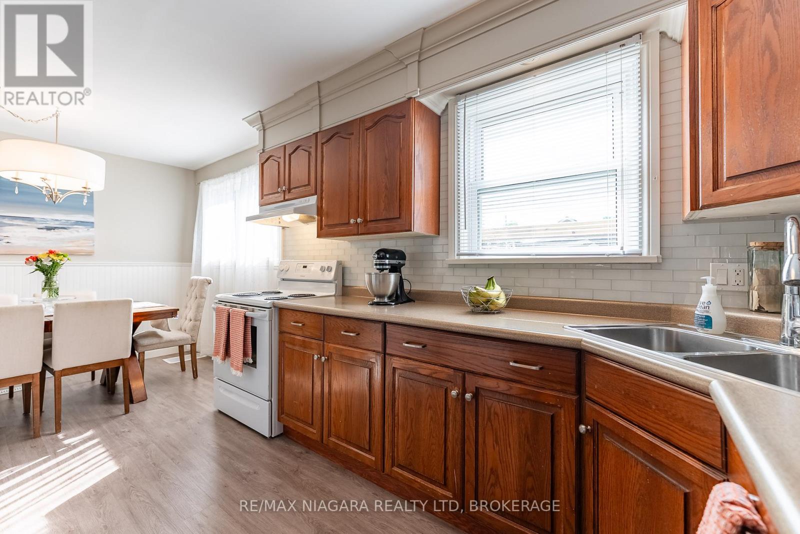 113 Lyons Avenue, Welland, Ontario  L3B 1L9 - Photo 10 - X12420219