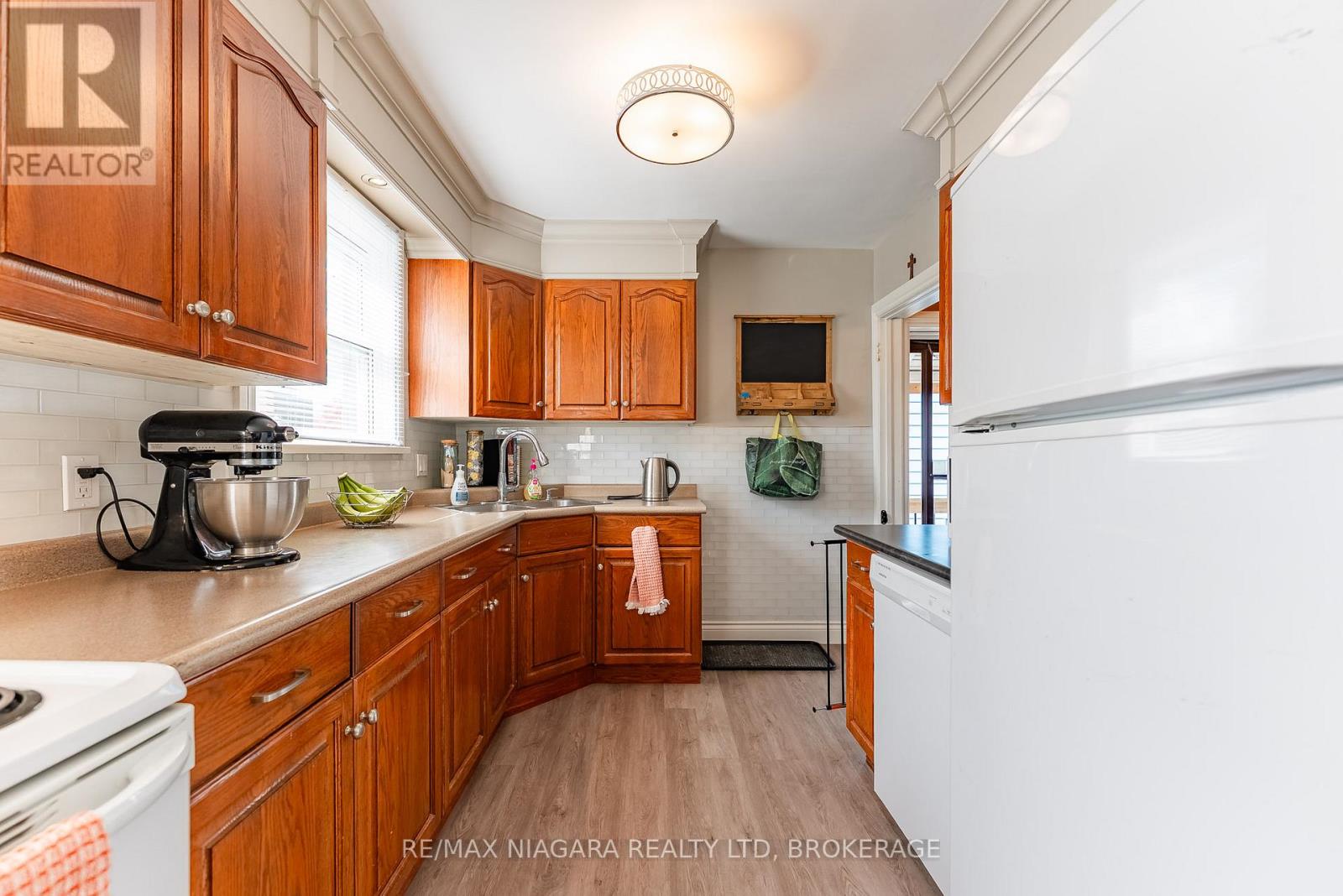 113 Lyons Avenue, Welland, Ontario  L3B 1L9 - Photo 12 - X12420219