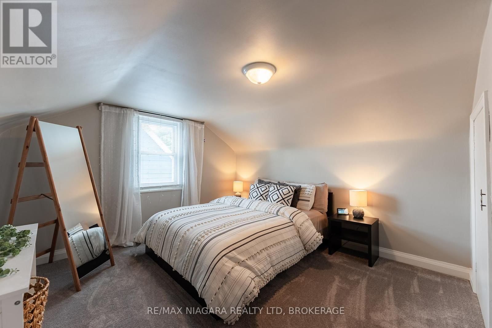 113 Lyons Avenue, Welland, Ontario  L3B 1L9 - Photo 15 - X12420219
