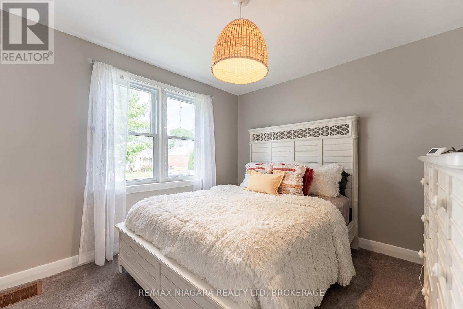 113 Lyons Avenue, Welland, Ontario  L3B 1L9 - Photo 17 - X12420219