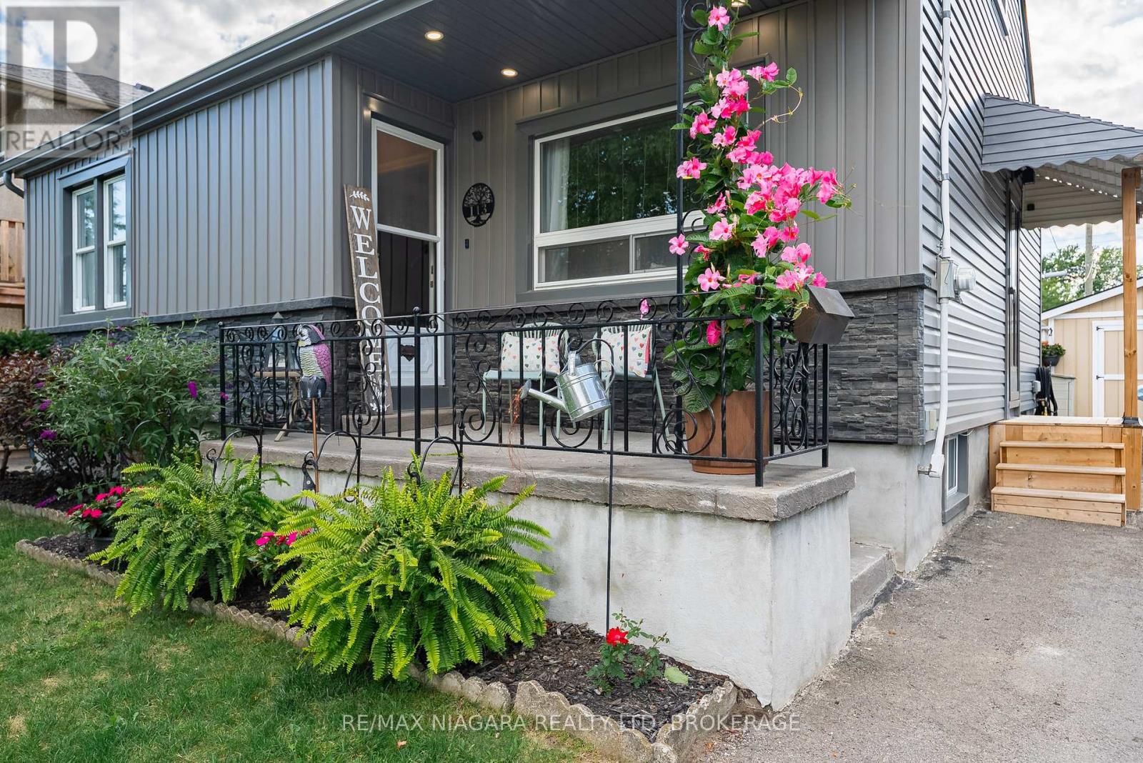 113 Lyons Avenue, Welland, Ontario  L3B 1L9 - Photo 2 - X12420219