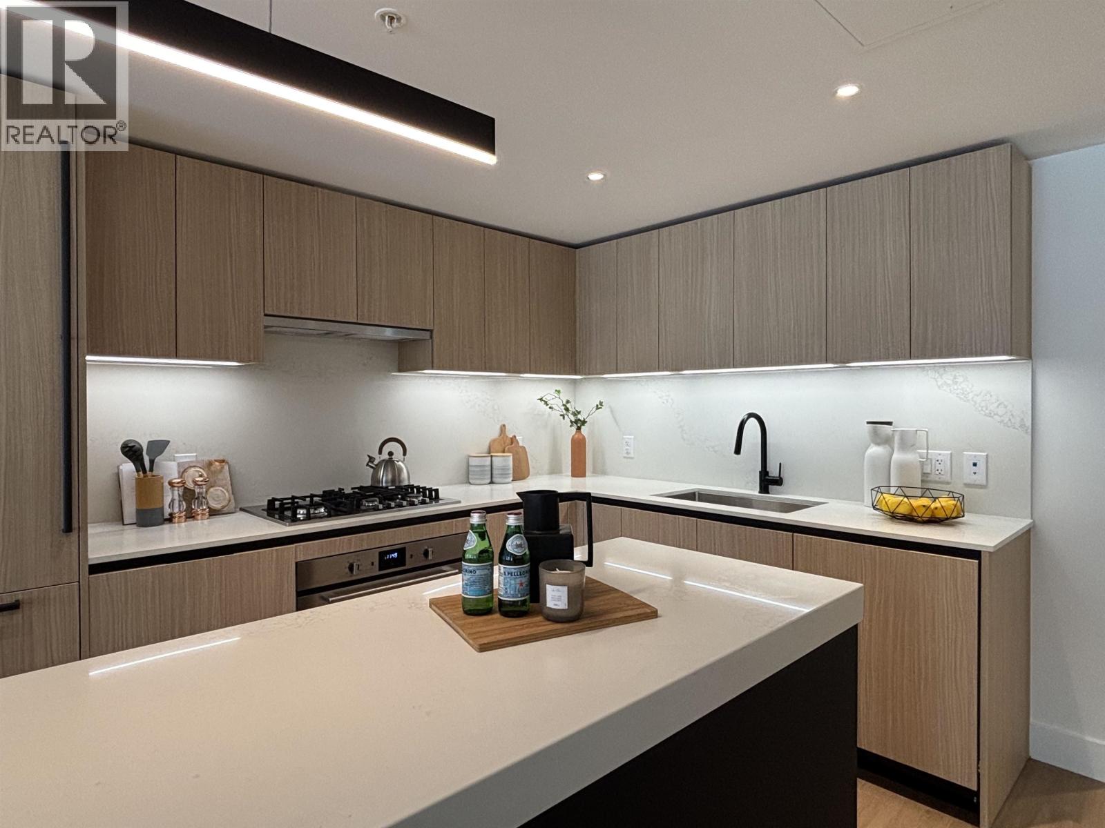 210 2235 E Broadway, Vancouver, British Columbia  V5N 0J5 - Photo 1 - R3050909