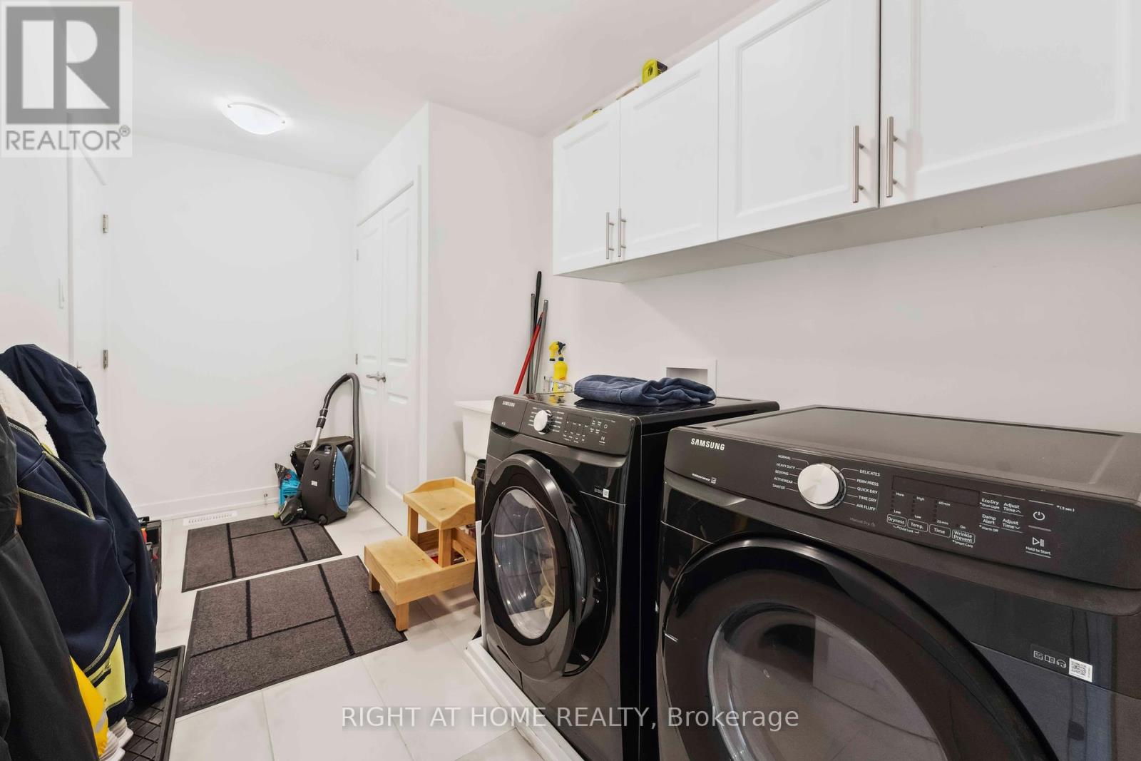 848 Beckton Heights S, Ottawa, Ontario  K2S 2X9 - Photo 11 - X12420229