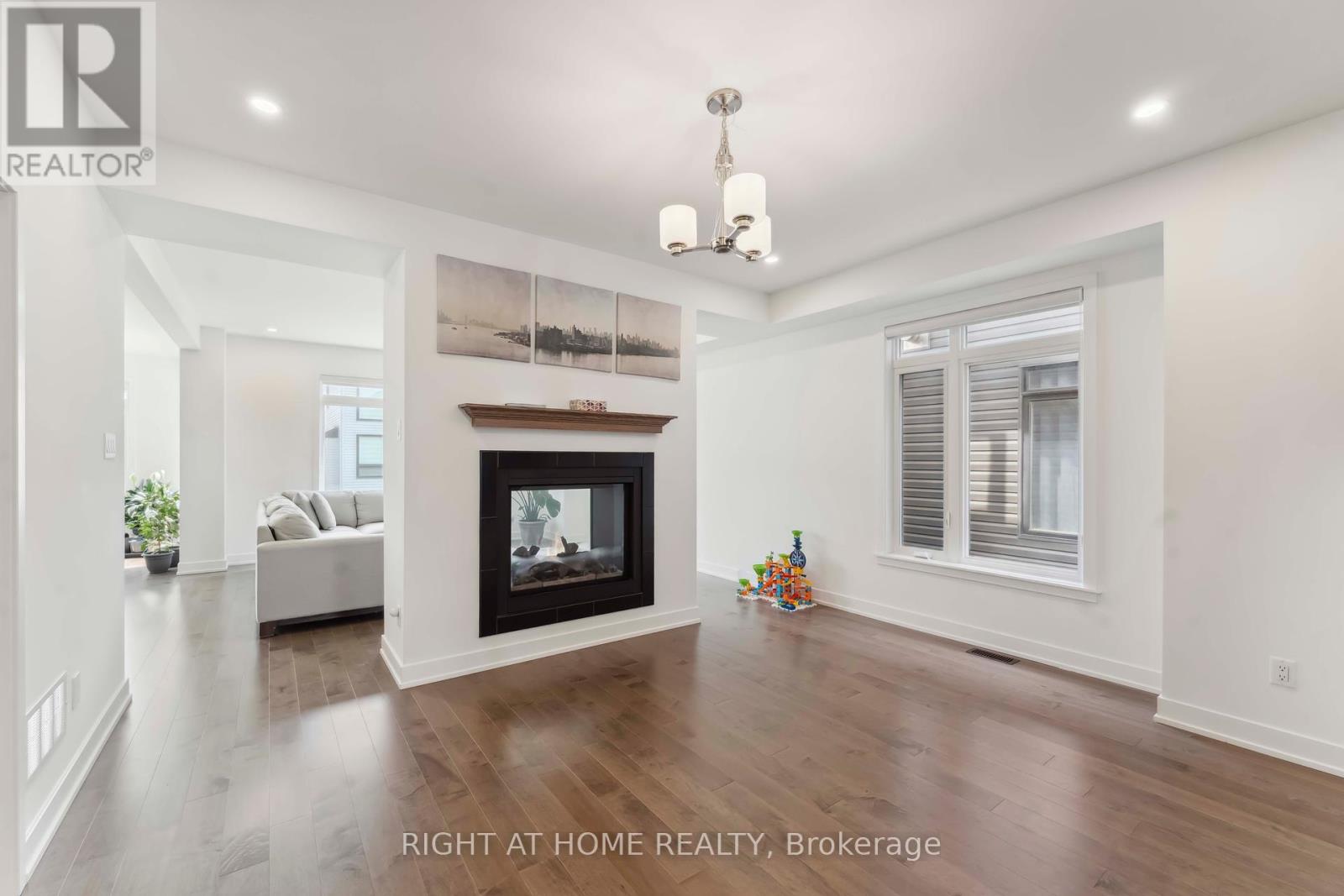 848 Beckton Heights S, Ottawa, Ontario  K2S 2X9 - Photo 3 - X12420229