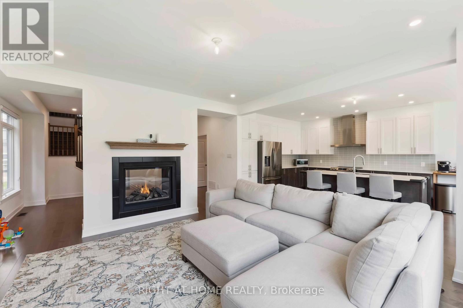 848 Beckton Heights S, Ottawa, Ontario  K2S 2X9 - Photo 4 - X12420229