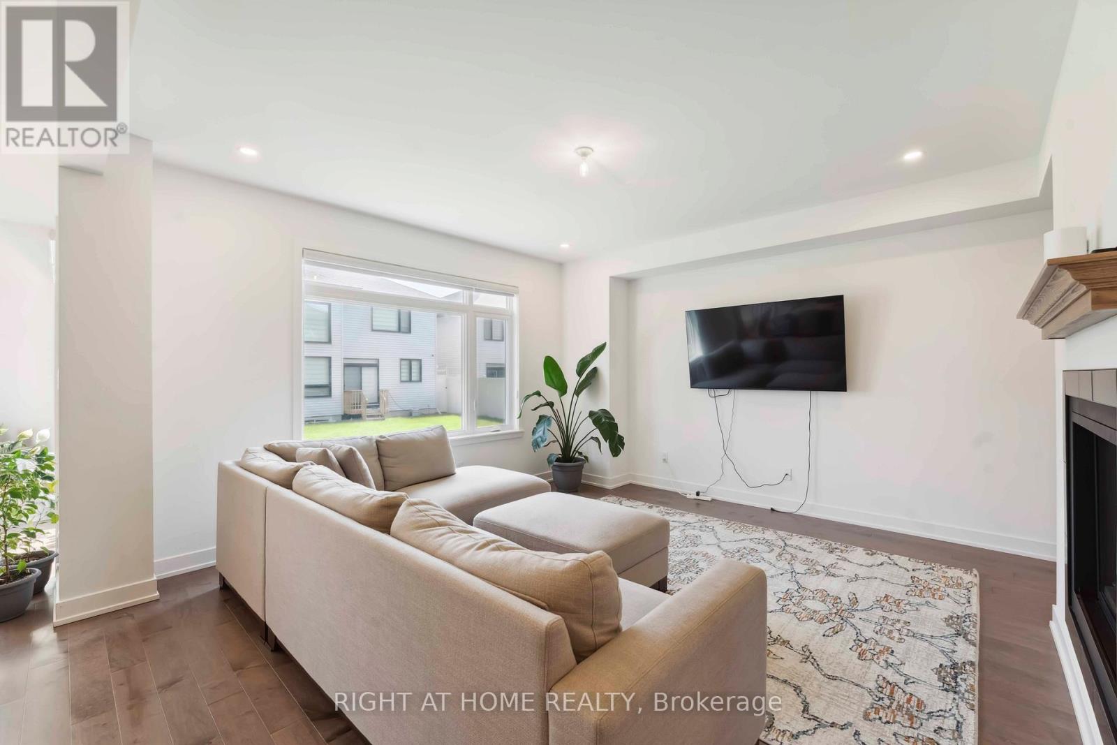 848 Beckton Heights S, Ottawa, Ontario  K2S 2X9 - Photo 5 - X12420229