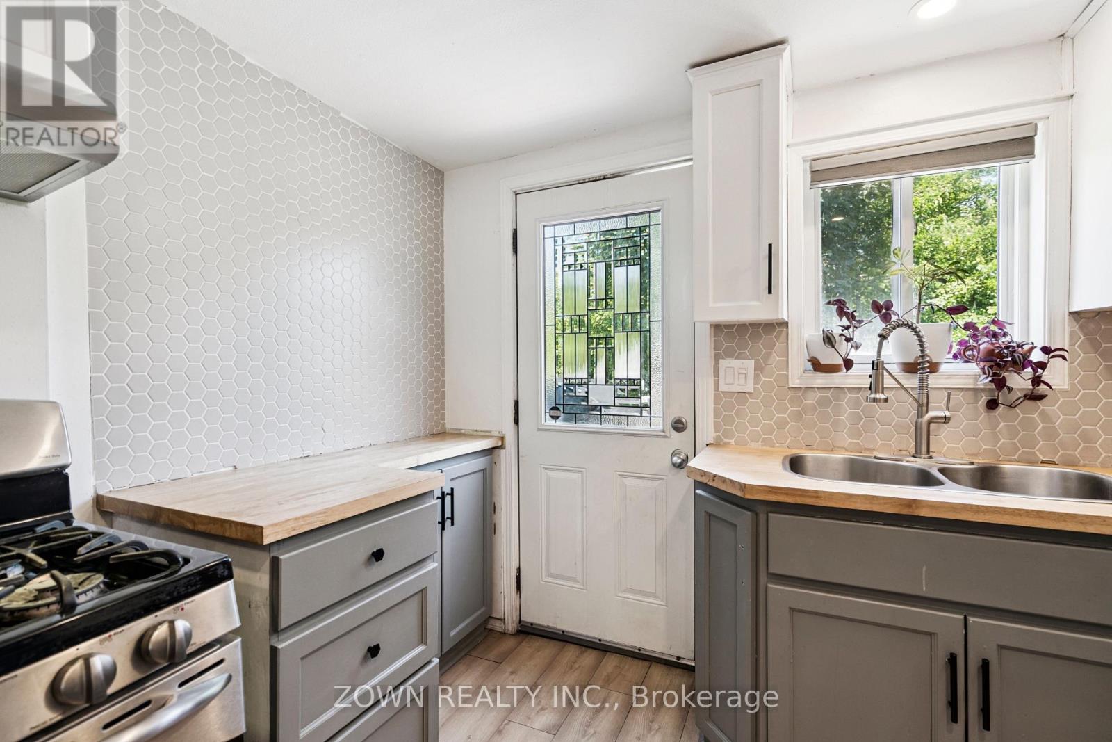64 Sheaffe Street, Hamilton, Ontario  L8R 2E9 - Photo 11 - X12420226