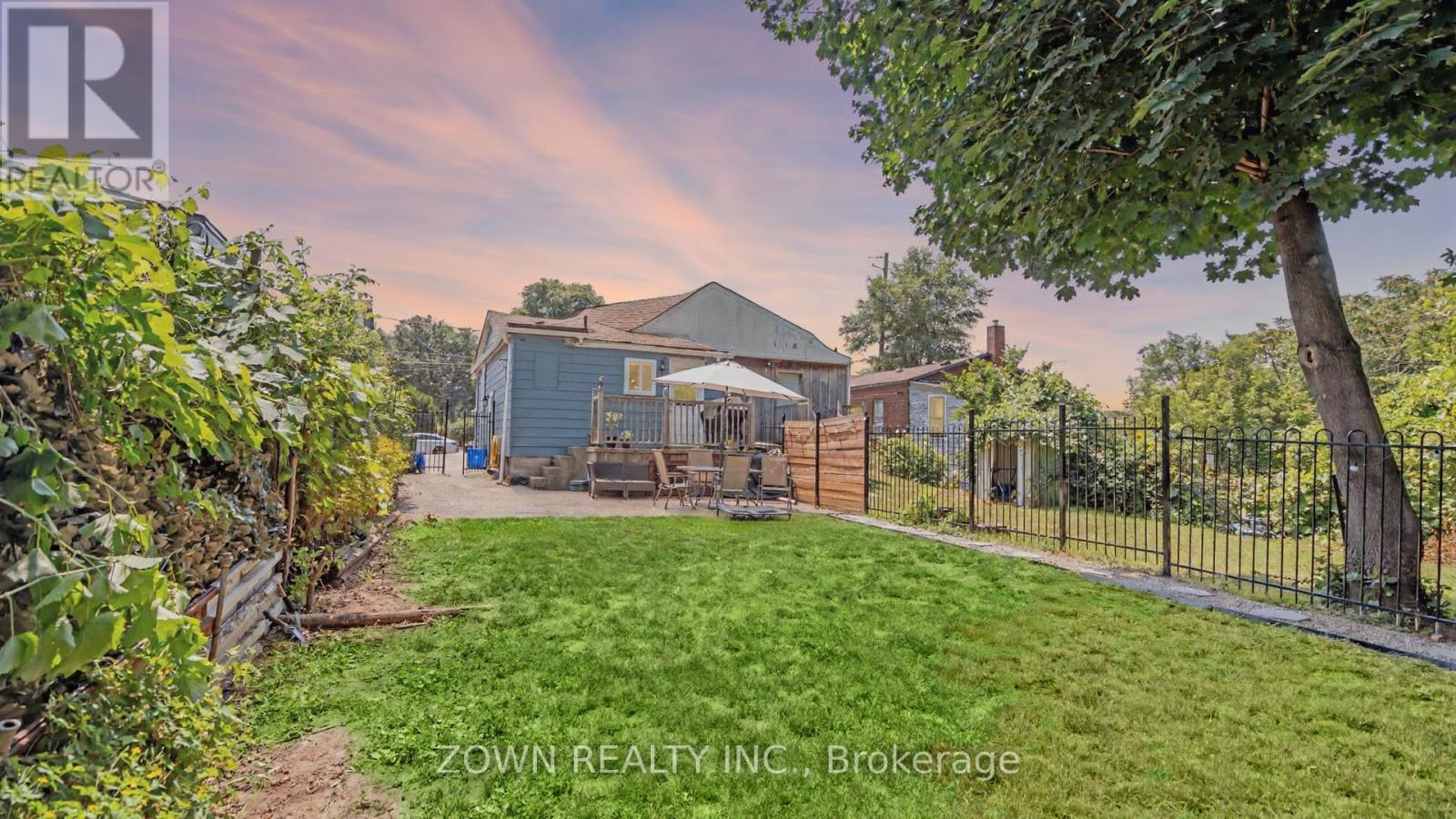 64 Sheaffe Street, Hamilton, Ontario  L8R 2E9 - Photo 2 - X12420226
