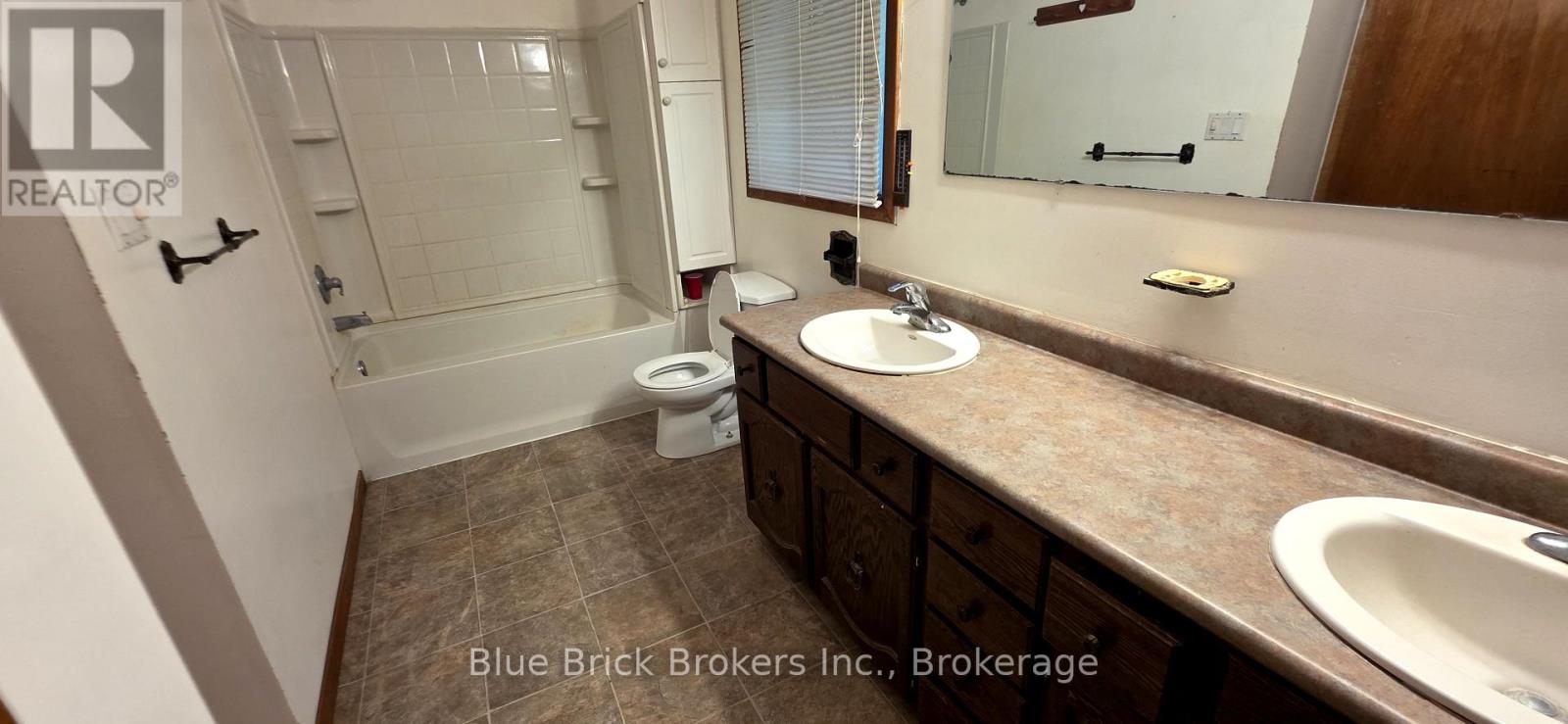 10440 Sinclair Drive N, Middlesex Centre, Ontario  N0M 2A0 - Photo 12 - X12371693