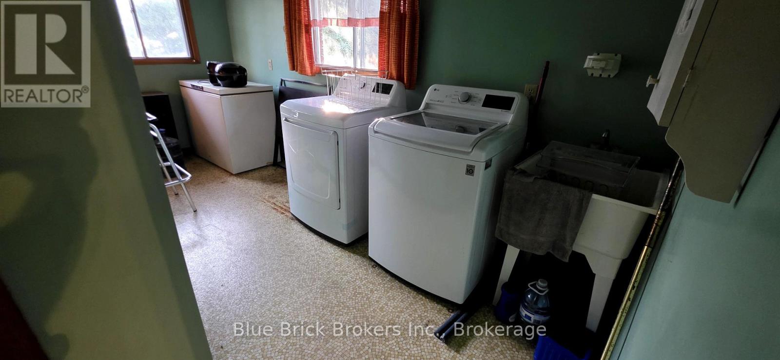 10440 Sinclair Drive N, Middlesex Centre, Ontario  N0M 2A0 - Photo 17 - X12371693